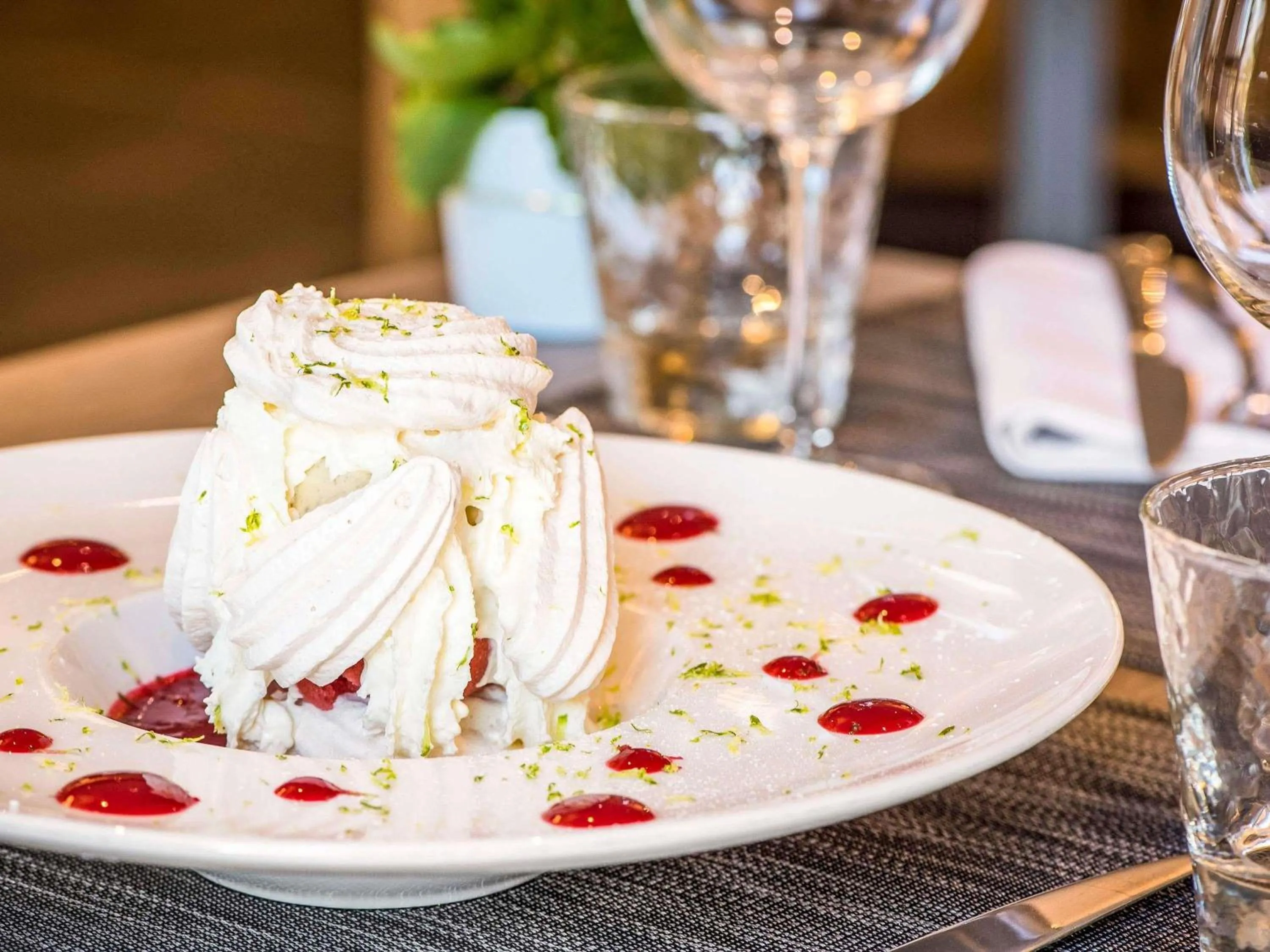 Restaurant/places to eat in Mercure Strasbourg Aéroport