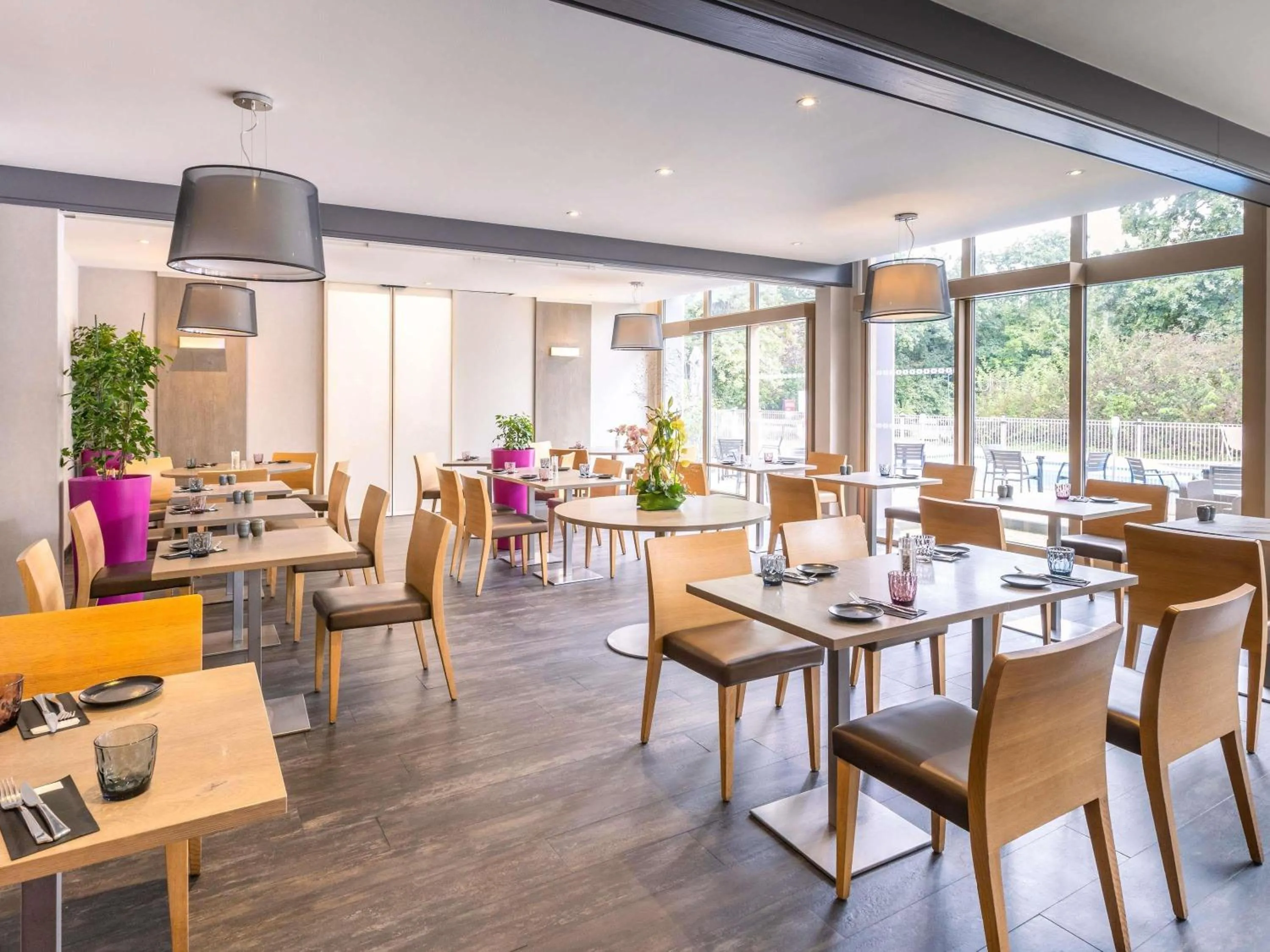 Restaurant/places to eat in Mercure Strasbourg Aéroport