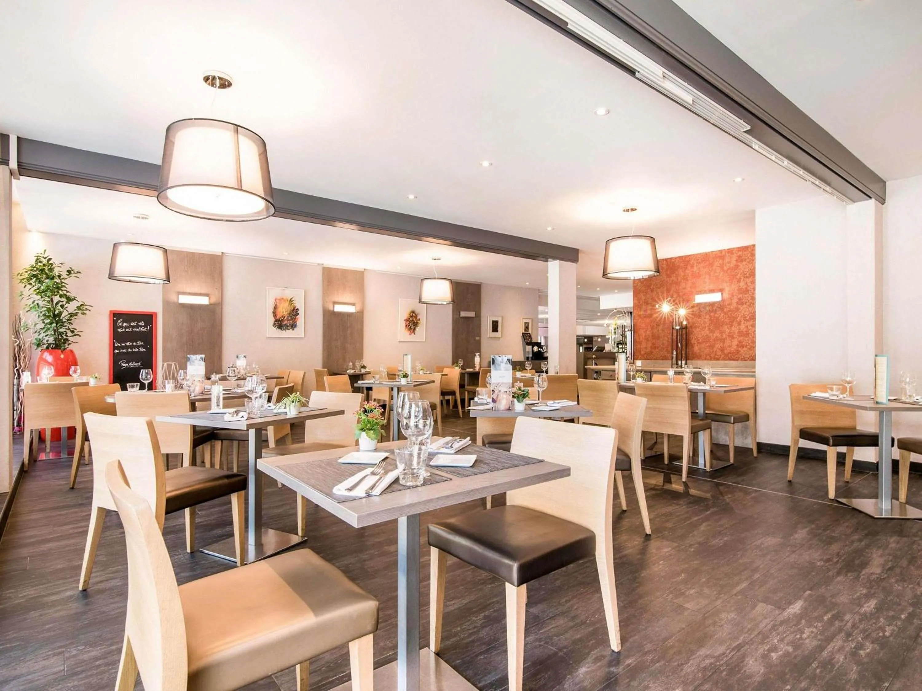 Restaurant/places to eat in Mercure Strasbourg Aéroport