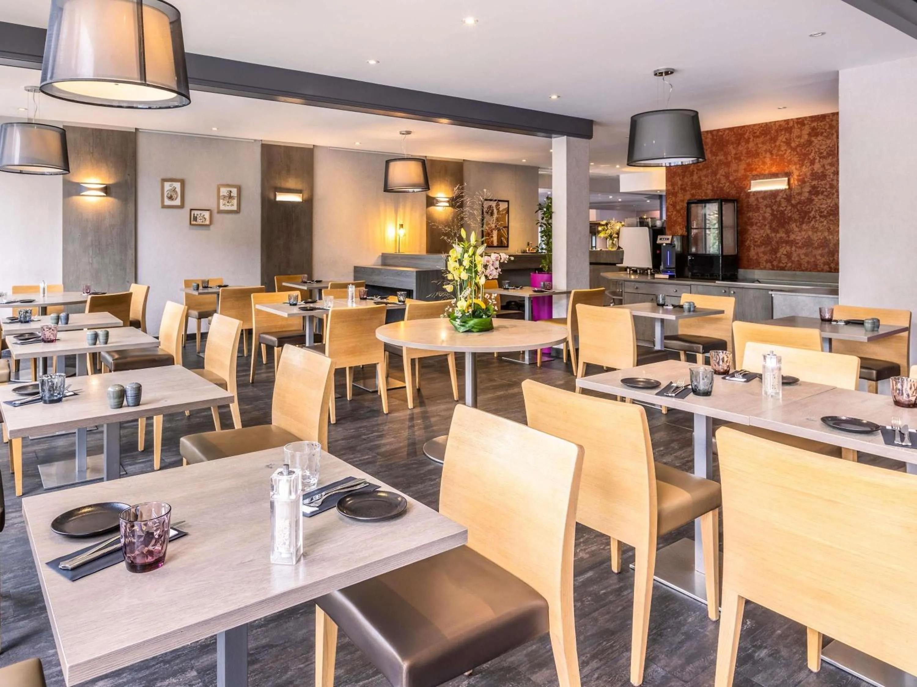 Restaurant/places to eat in Mercure Strasbourg Aéroport