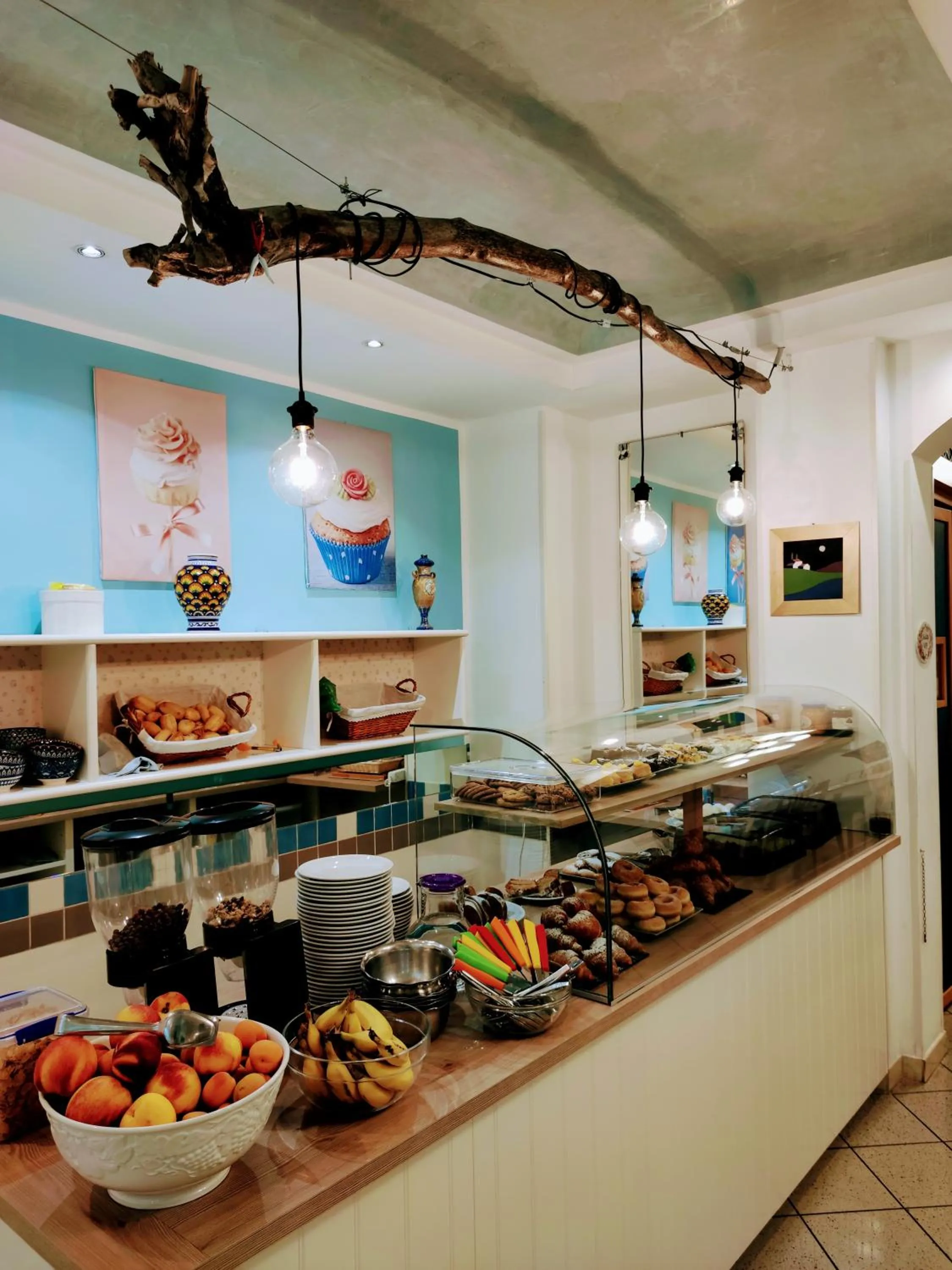 Food and drinks in Hotel Adria B&B - Colazione fino alle 12