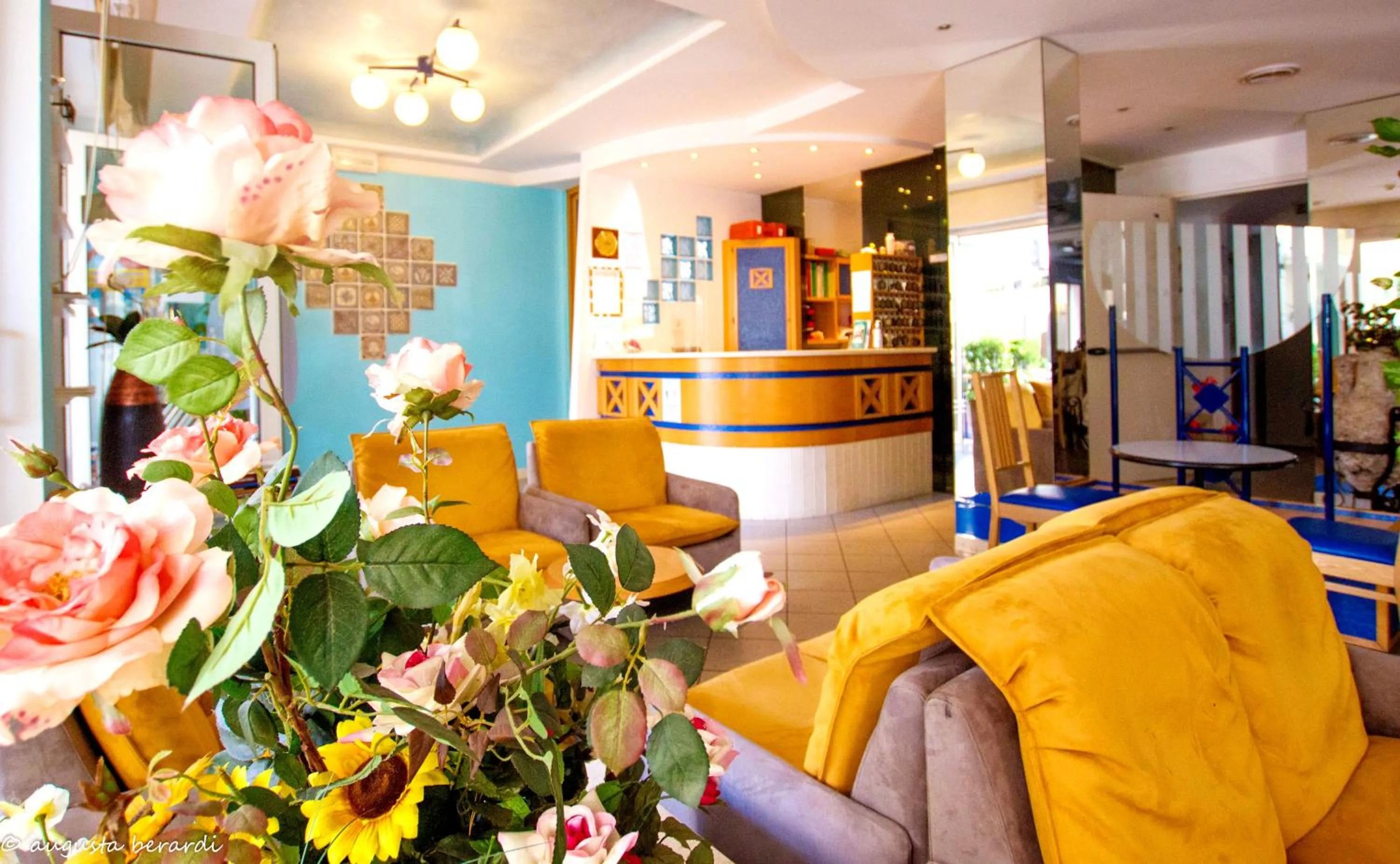 Communal lounge/ TV room in Hotel Adria B&B - Colazione fino alle 12