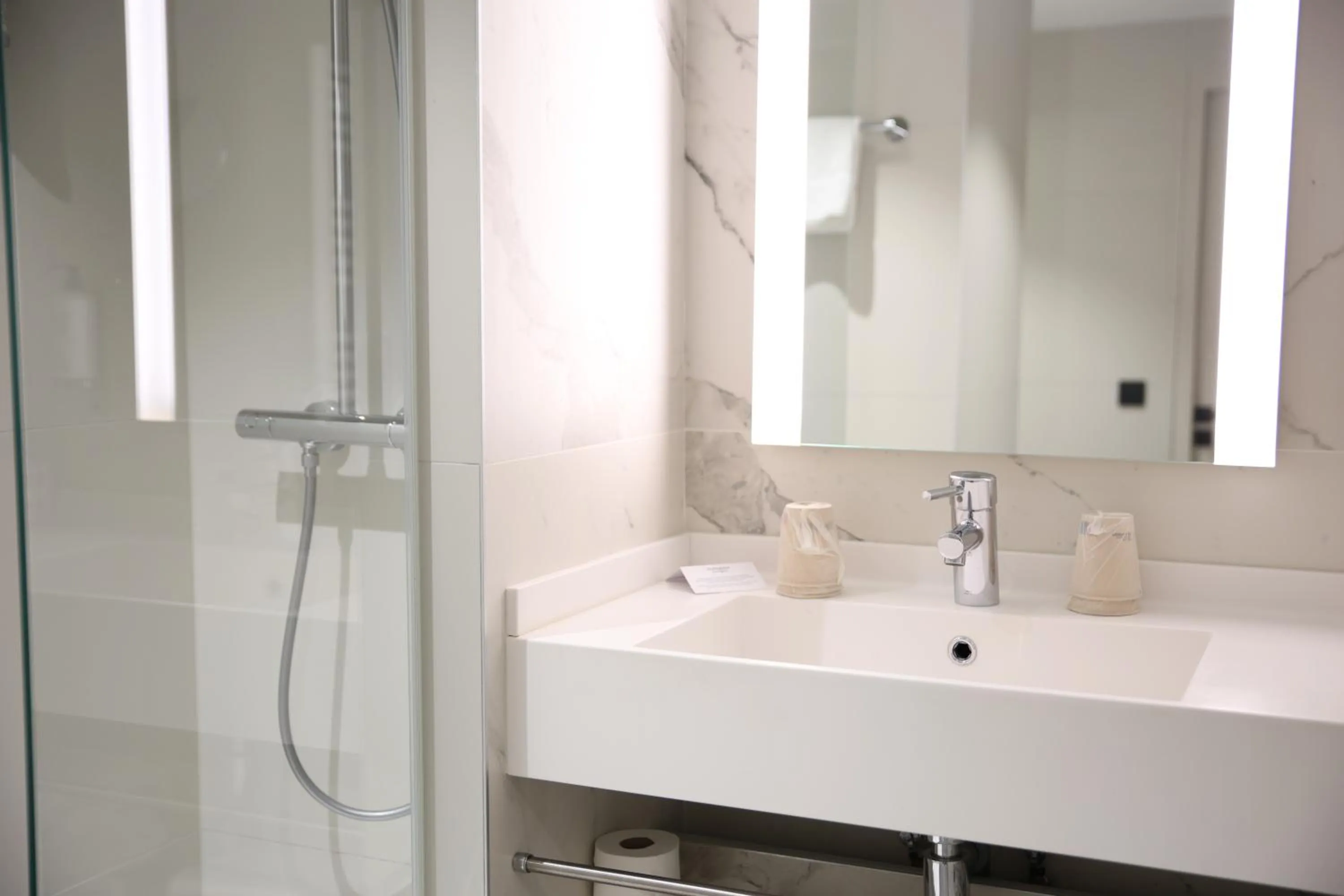 Bathroom in Best Western Hotel du Pont Wilson