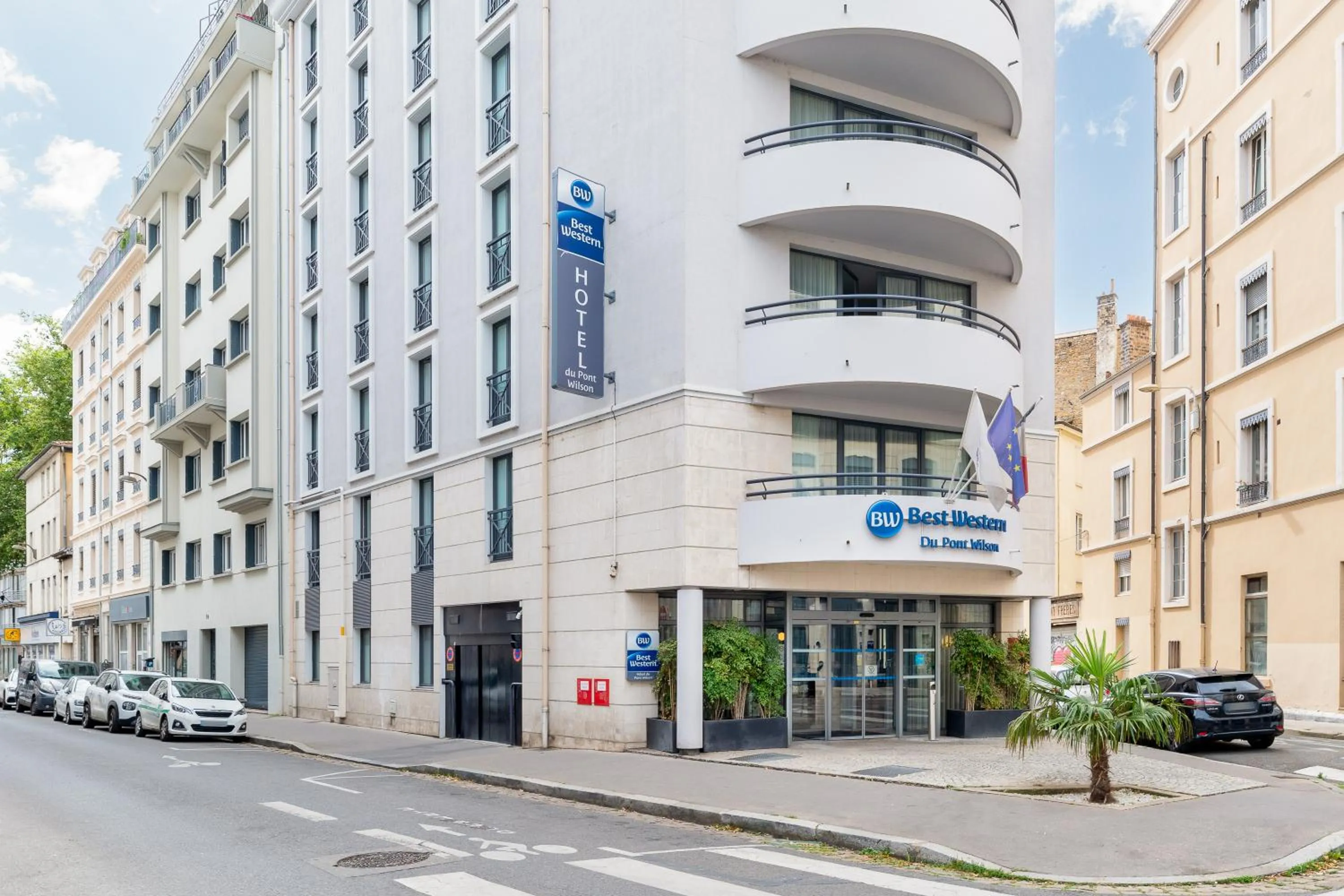 Property building in Best Western Hotel du Pont Wilson