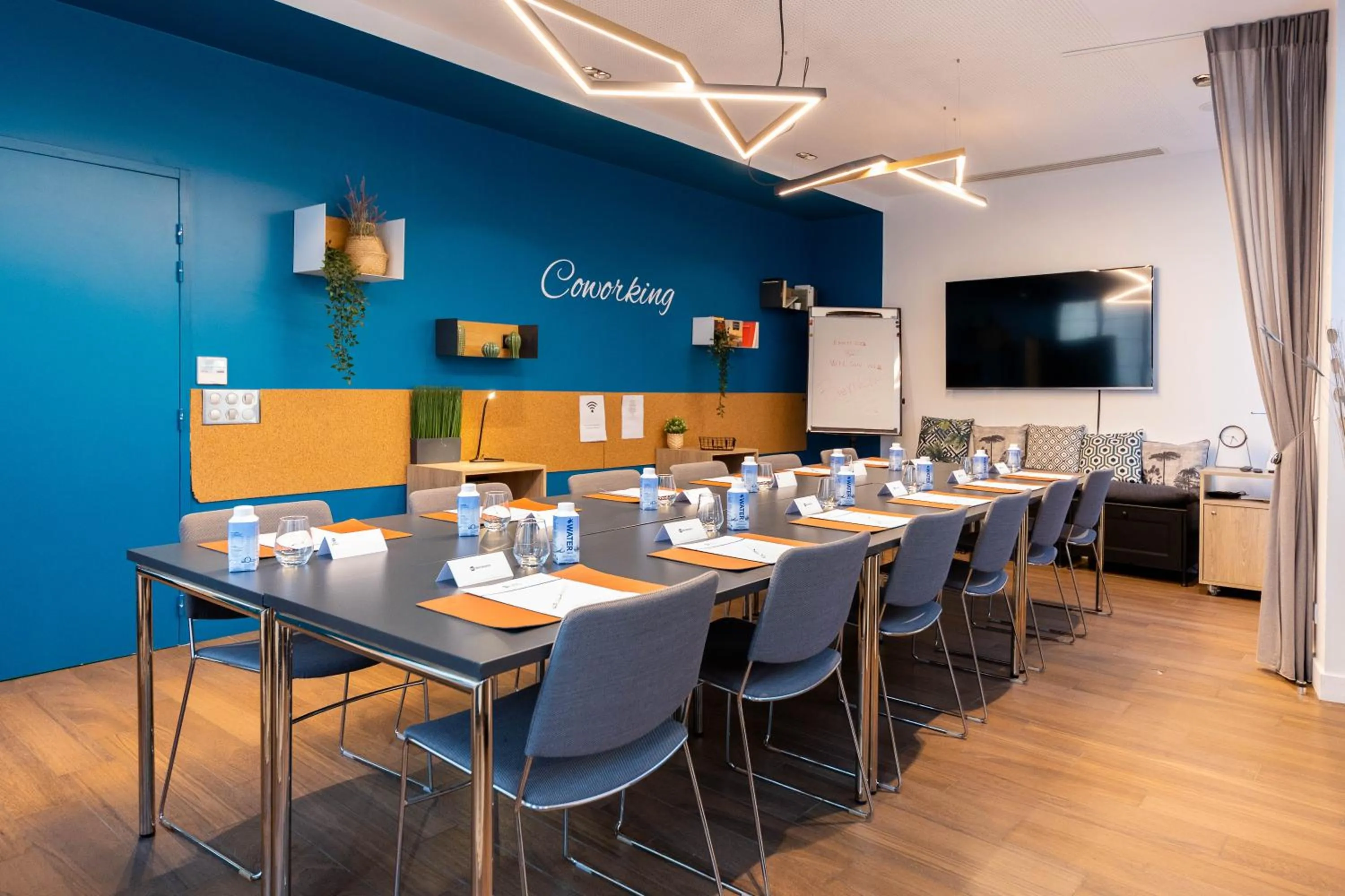 TV and multimedia in Best Western Hotel du Pont Wilson