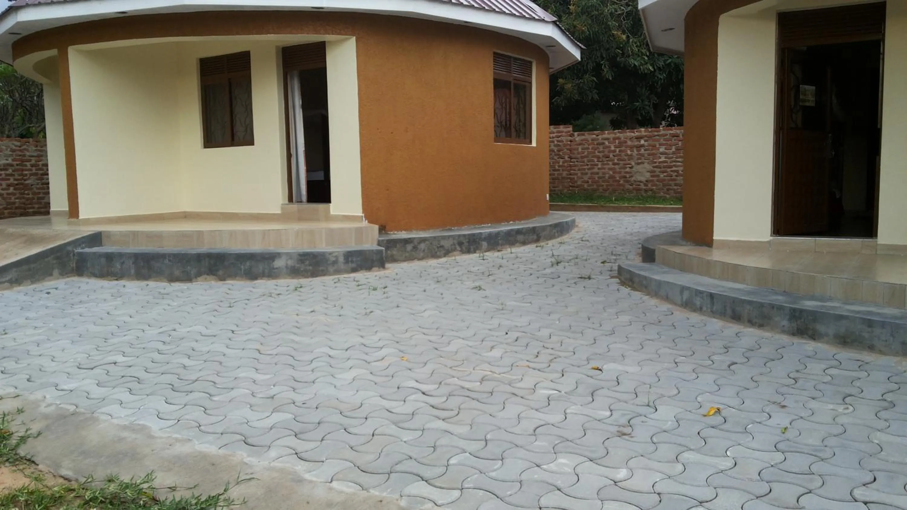 Facade/entrance in Kalalo Cottage Inn