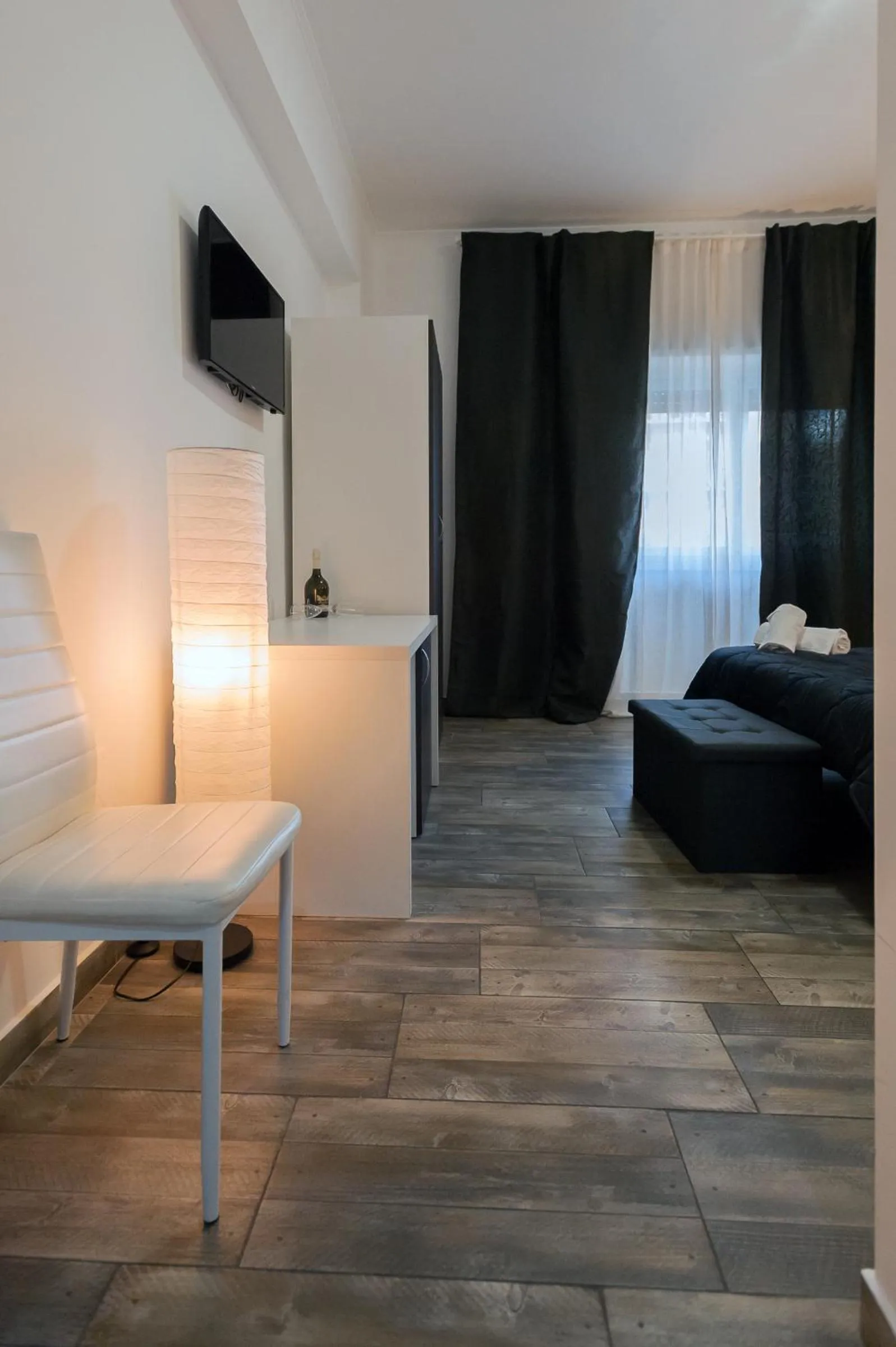 TV and multimedia in TIBURTINA INN GUEST HOUSE