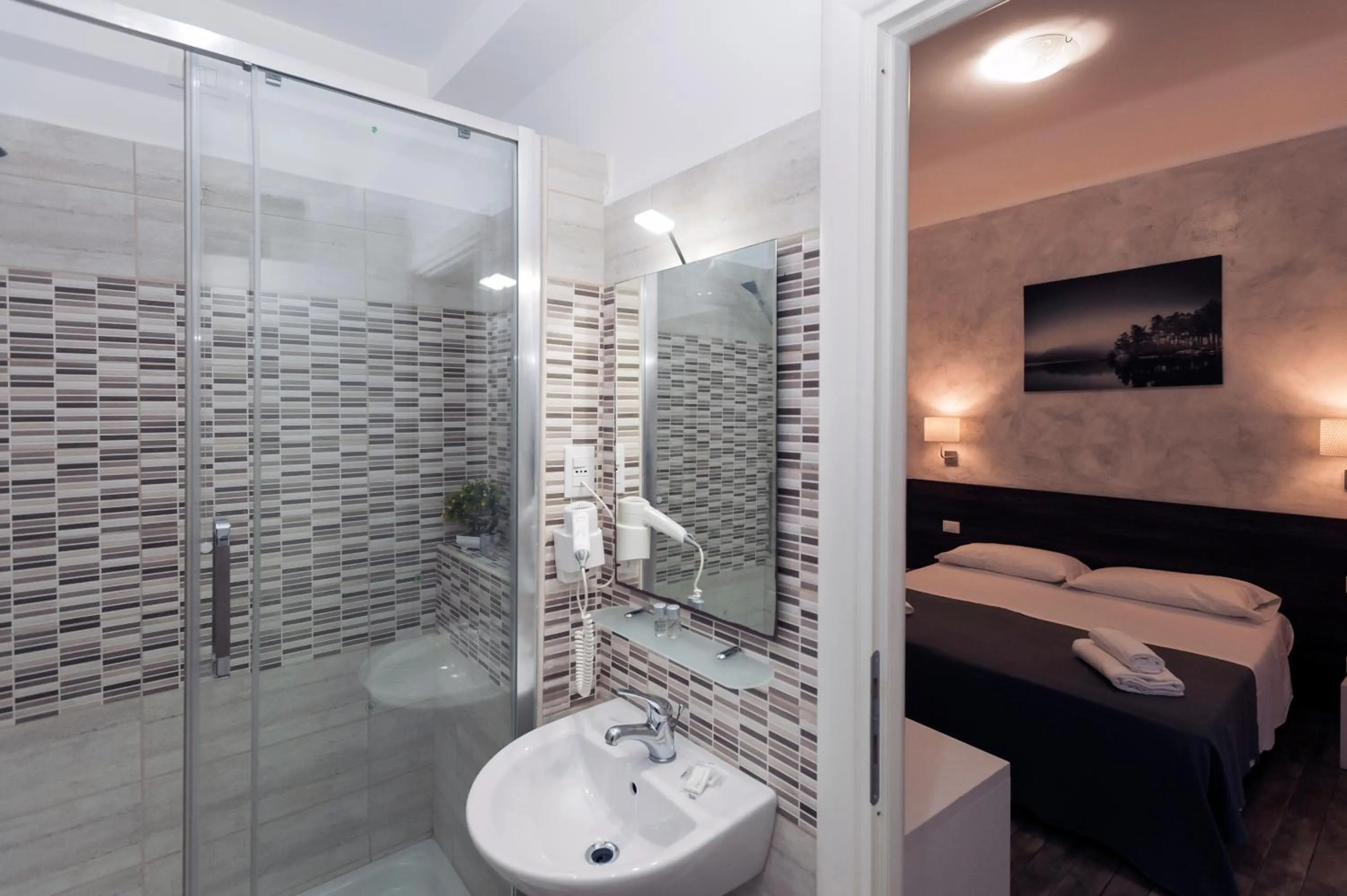 Shower in TIBURTINA INN GUEST HOUSE