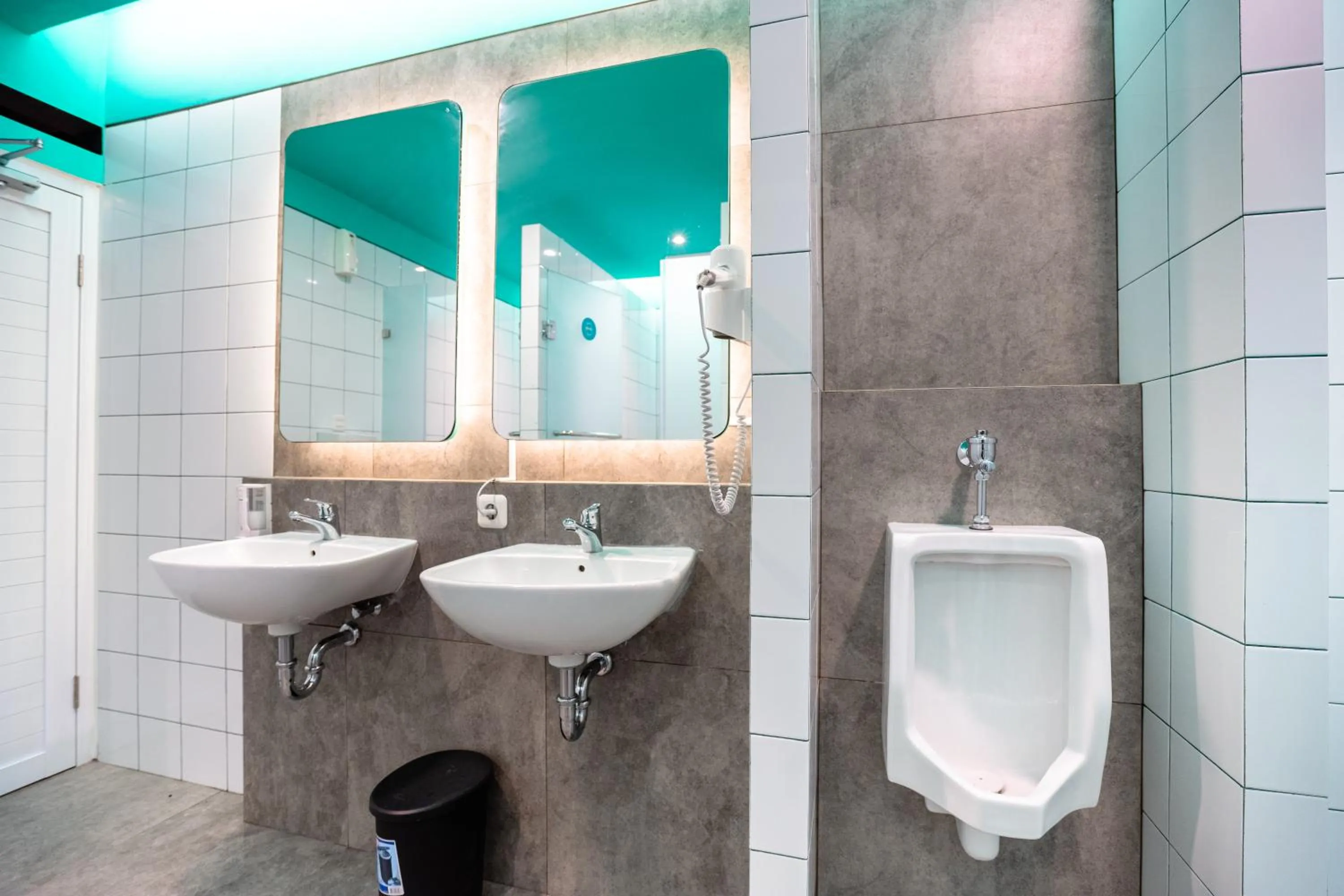 Bathroom in Bobopod Alun-Alun, Bandung