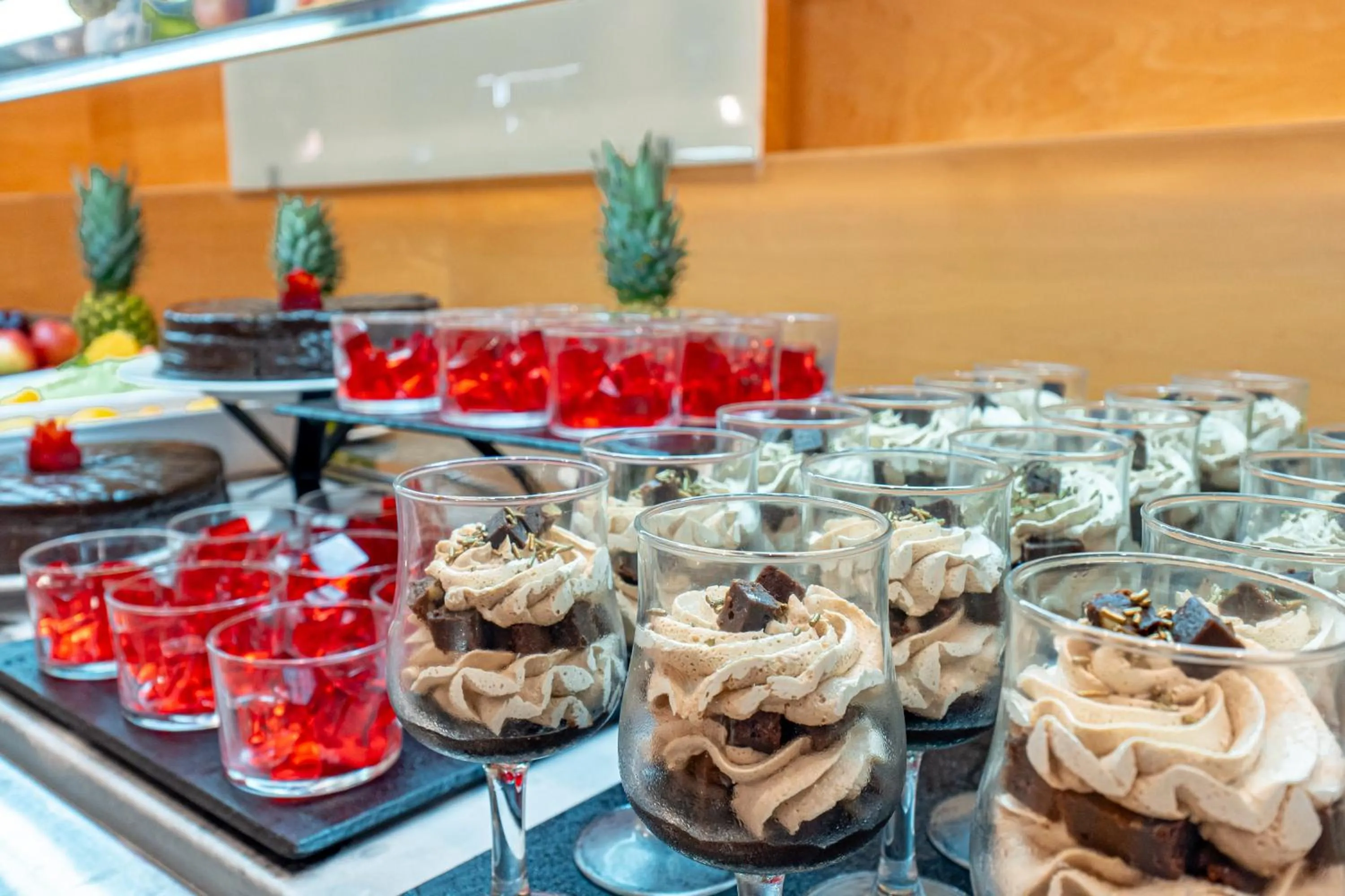 Food and drinks in Hotel Rosella affiliated by Intelier