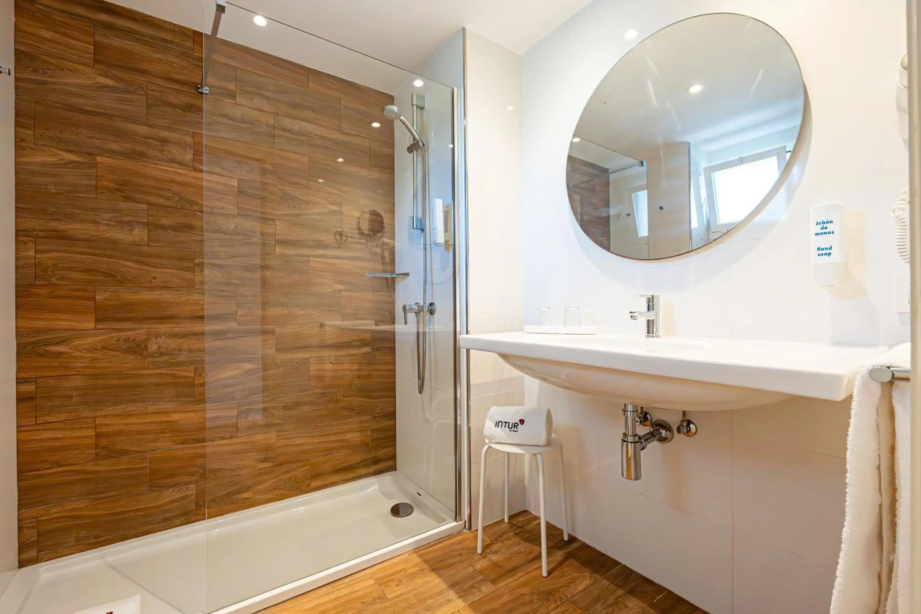 Junior Suite with Mountain View in Hotel Rosella affiliated by Intelier Junior Suite with Mountain View in Hotel Rosella affiliated by Intelier