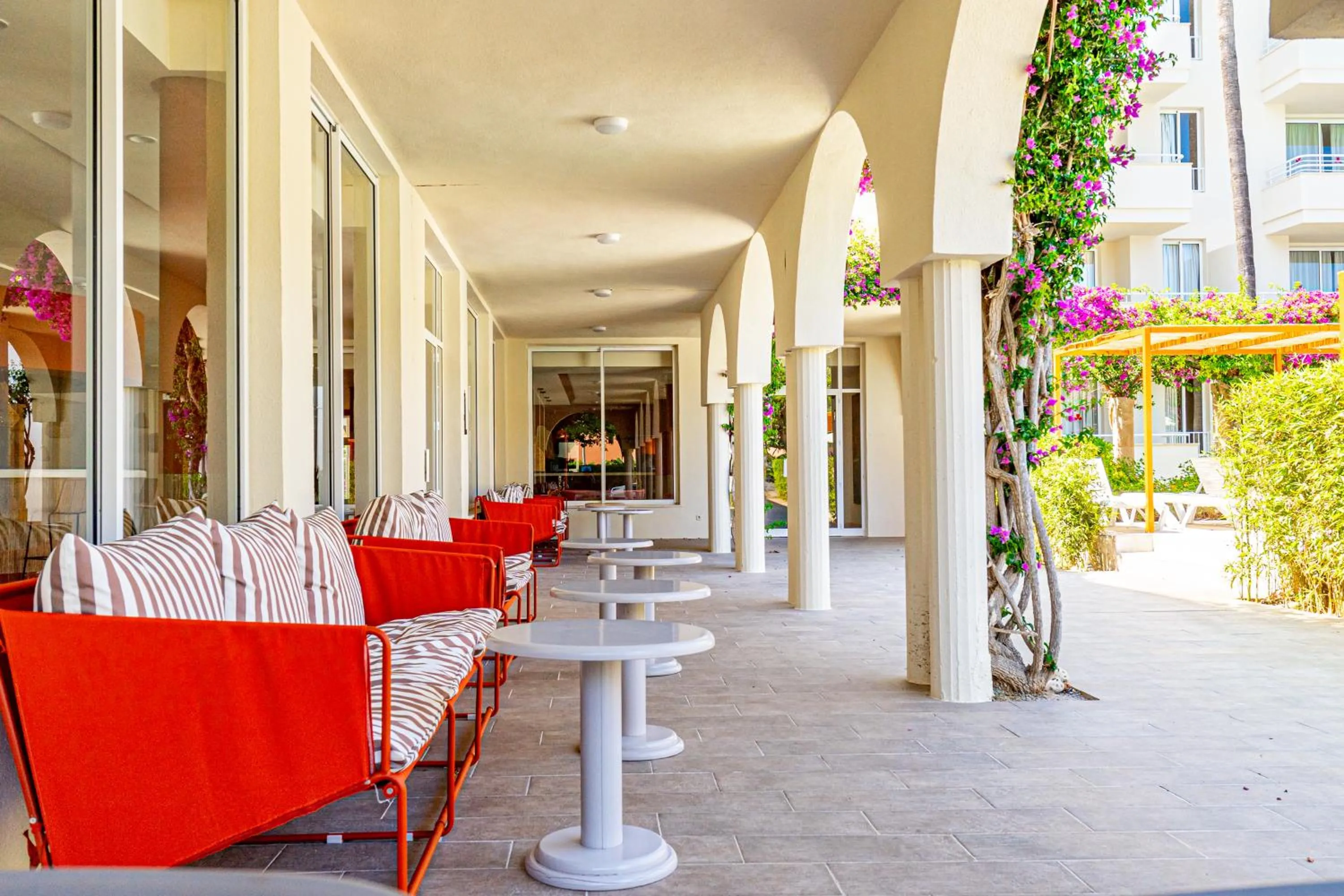 Lounge or bar in Hotel Rosella affiliated by Intelier