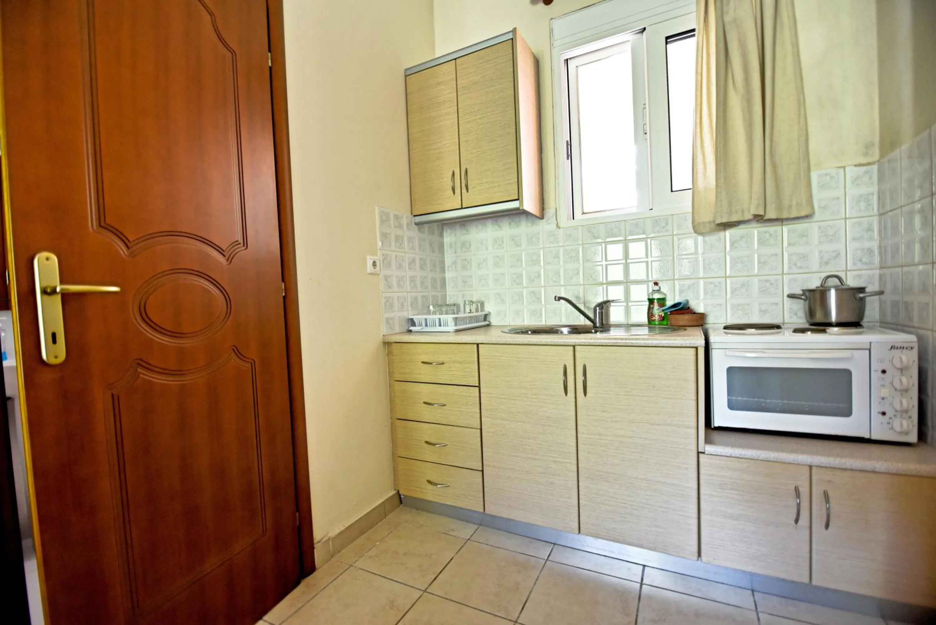 Kitchen or kitchenette in Tsertos Apartments
