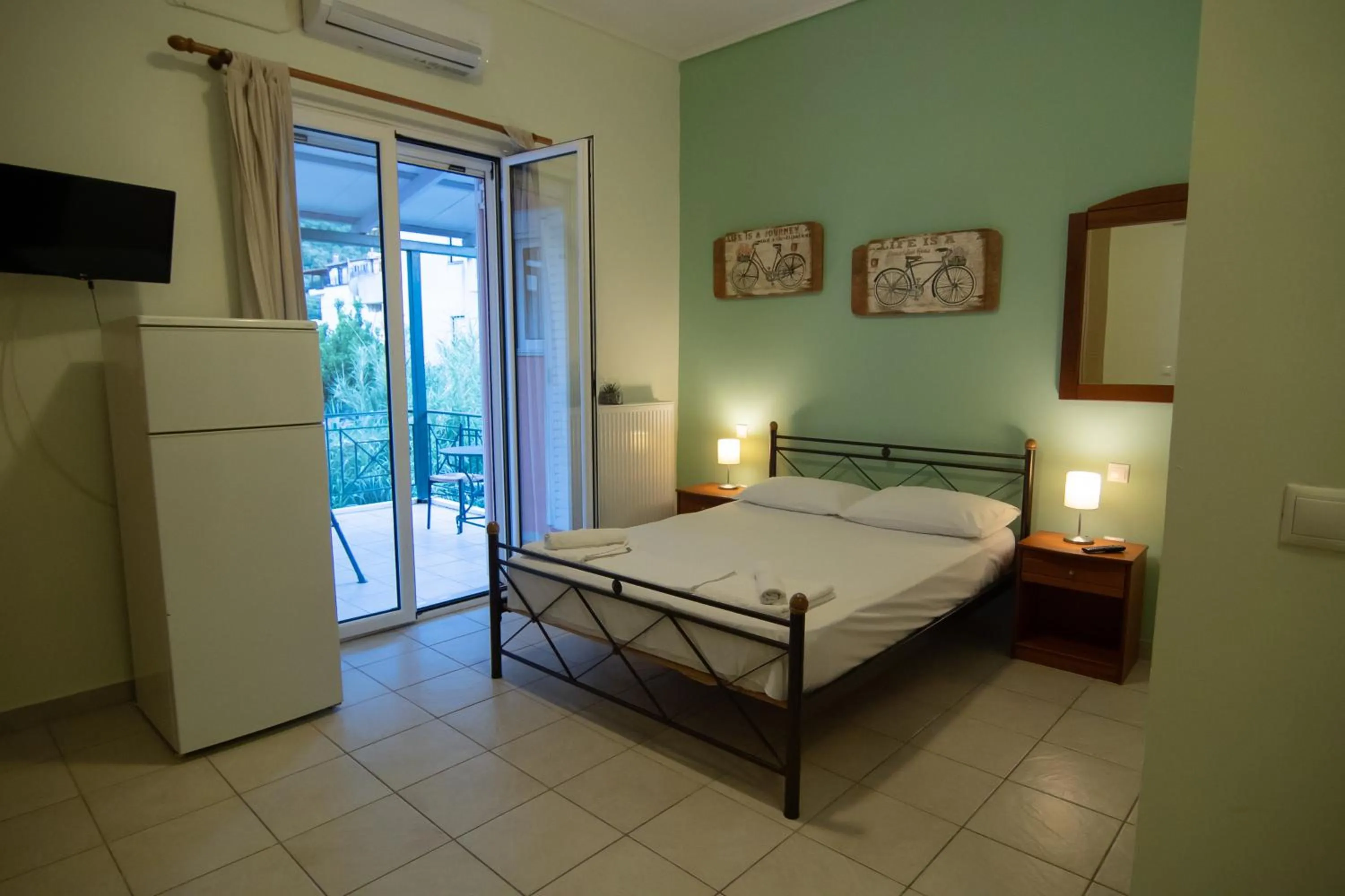 Bed in Tsertos Apartments