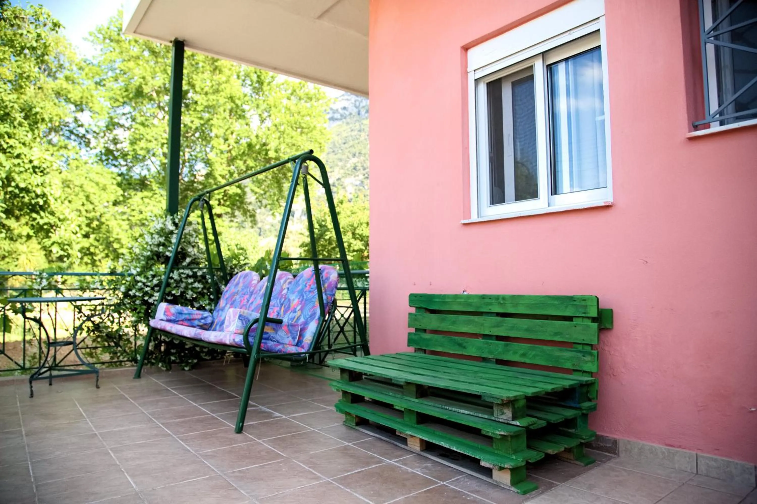 Communal lounge/ TV room in Tsertos Apartments