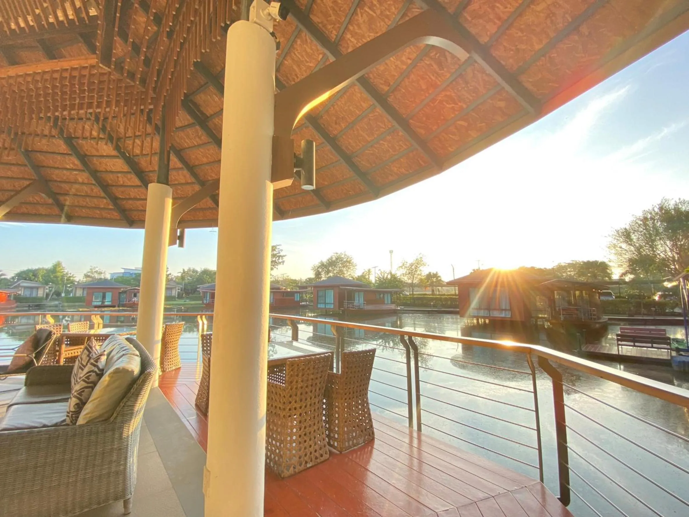 Boat House Boutique Riverside