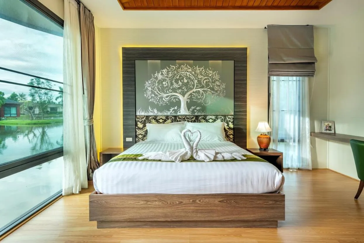 Bed in Boat House Boutique Riverside