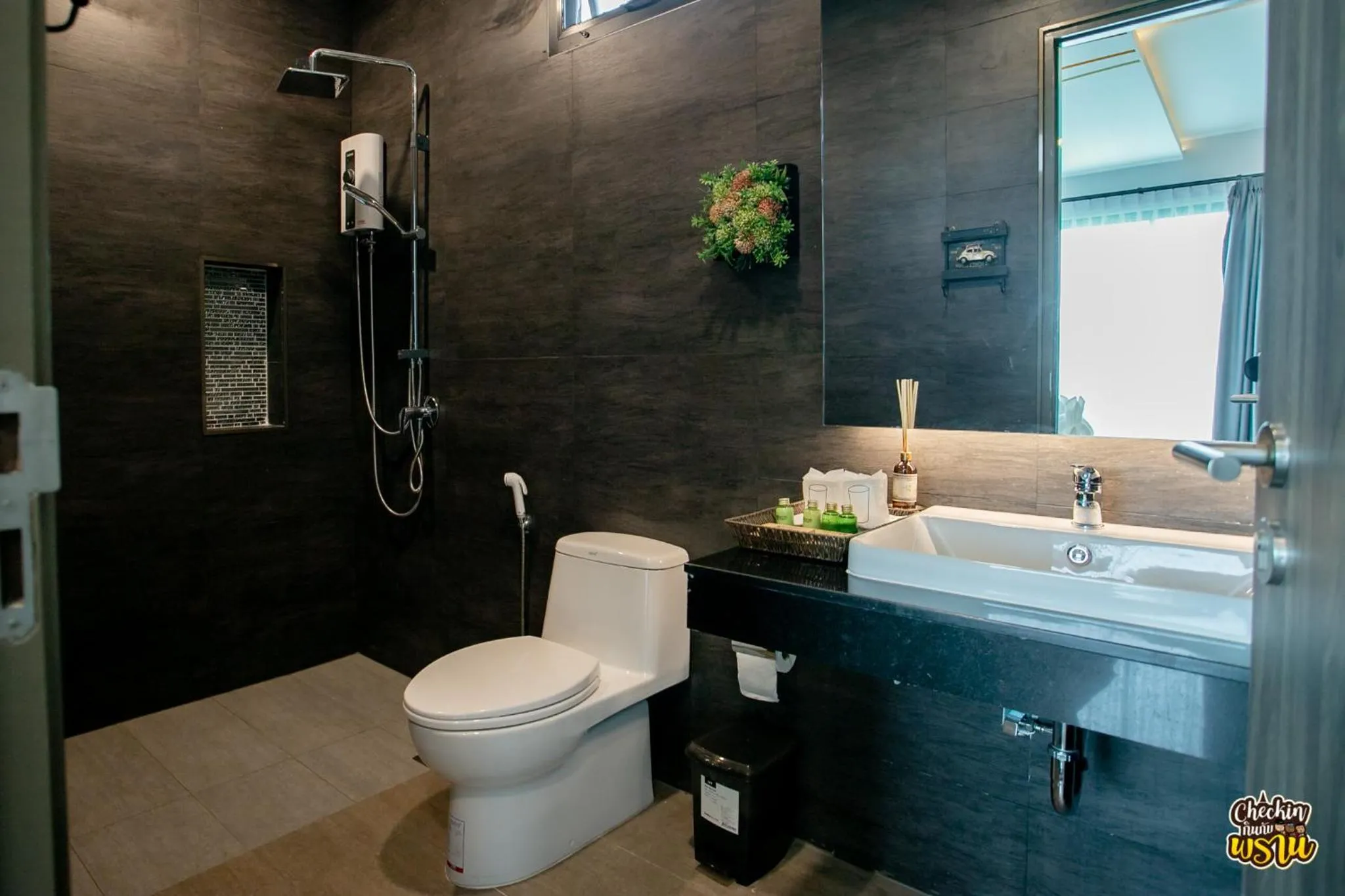 Boat House Boutique Riverside