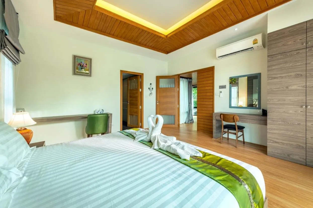 Bed in Boat House Boutique Riverside