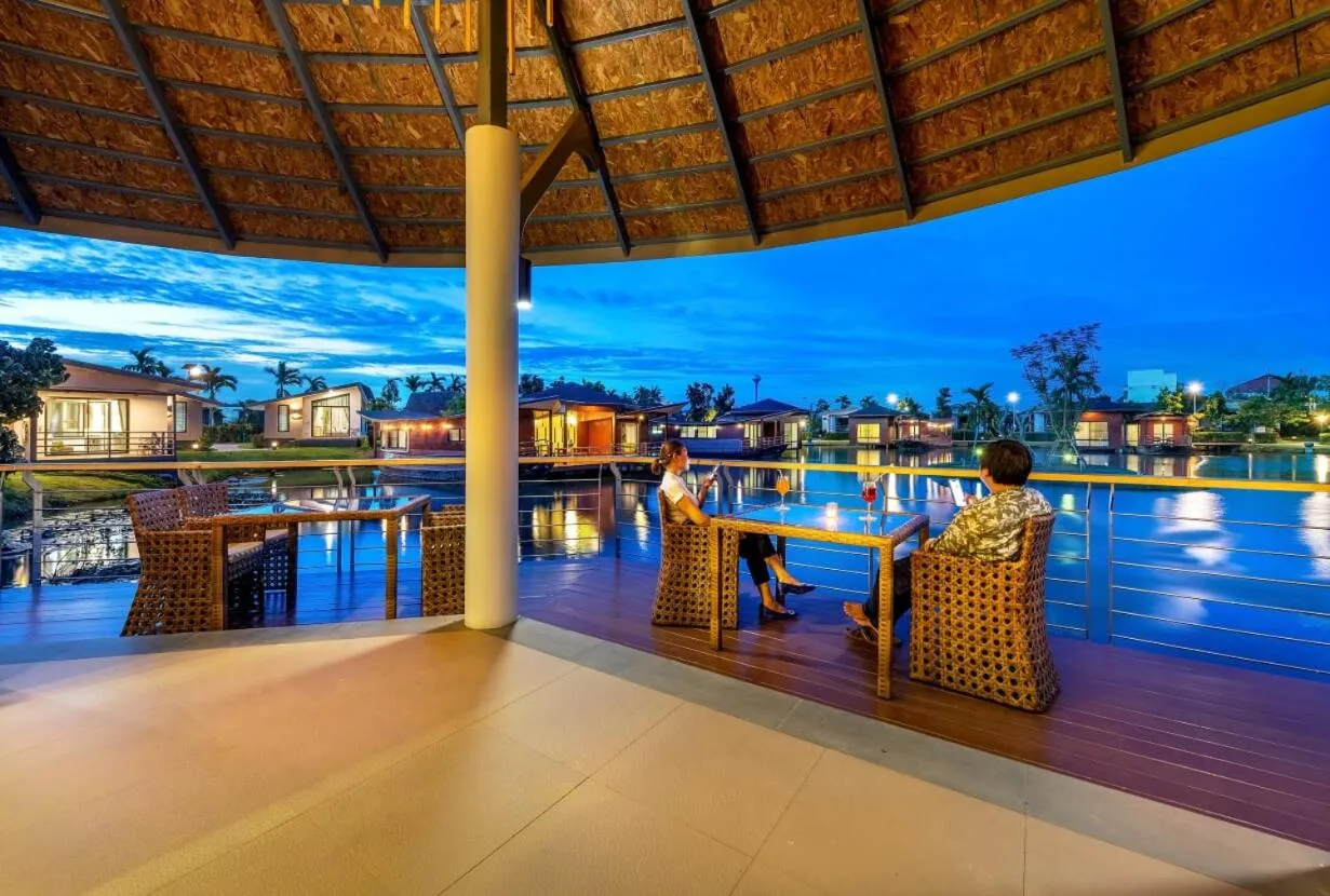 Boat House Boutique Riverside