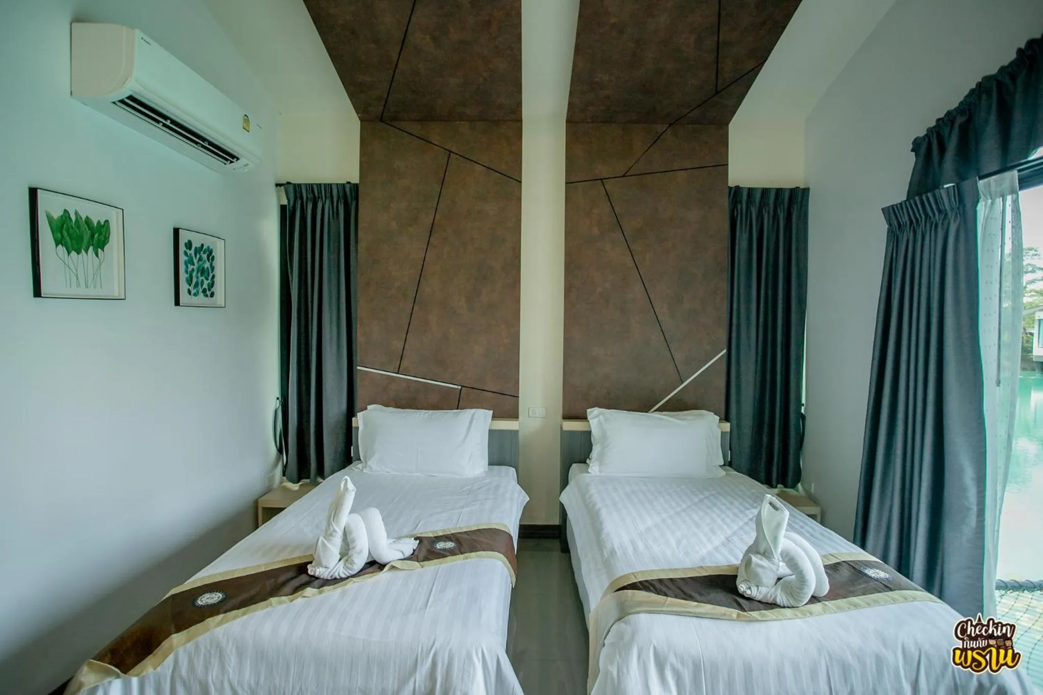 Bed in Boat House Boutique Riverside