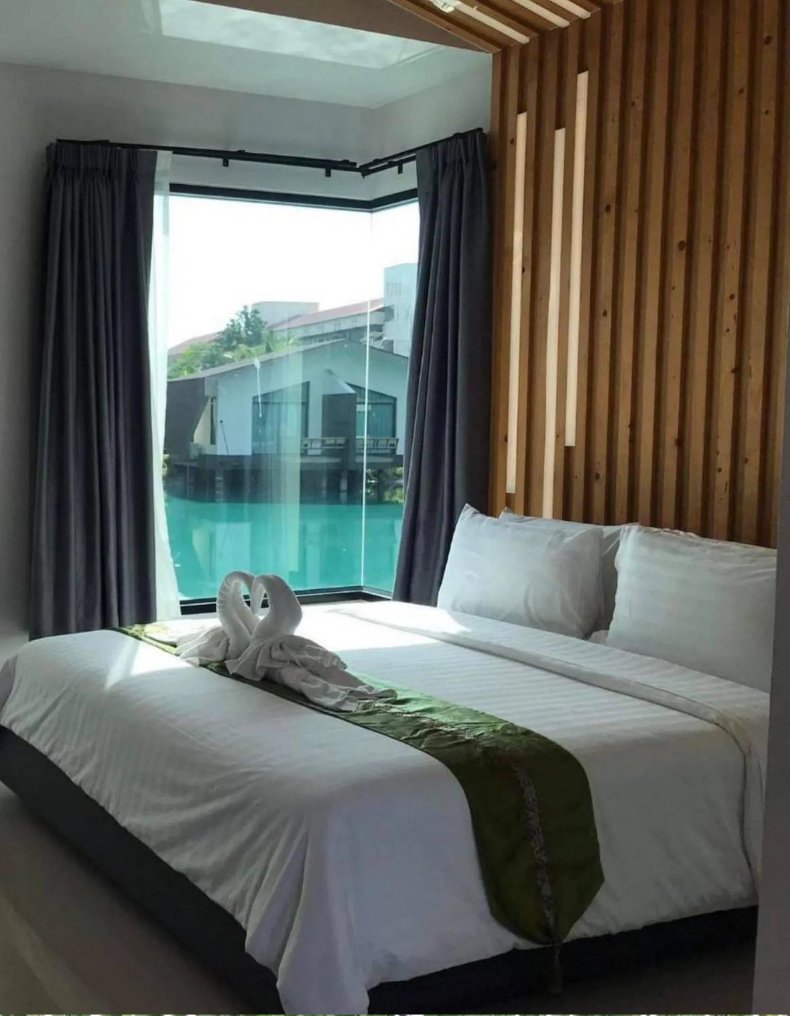 Bed in Boat House Boutique Riverside