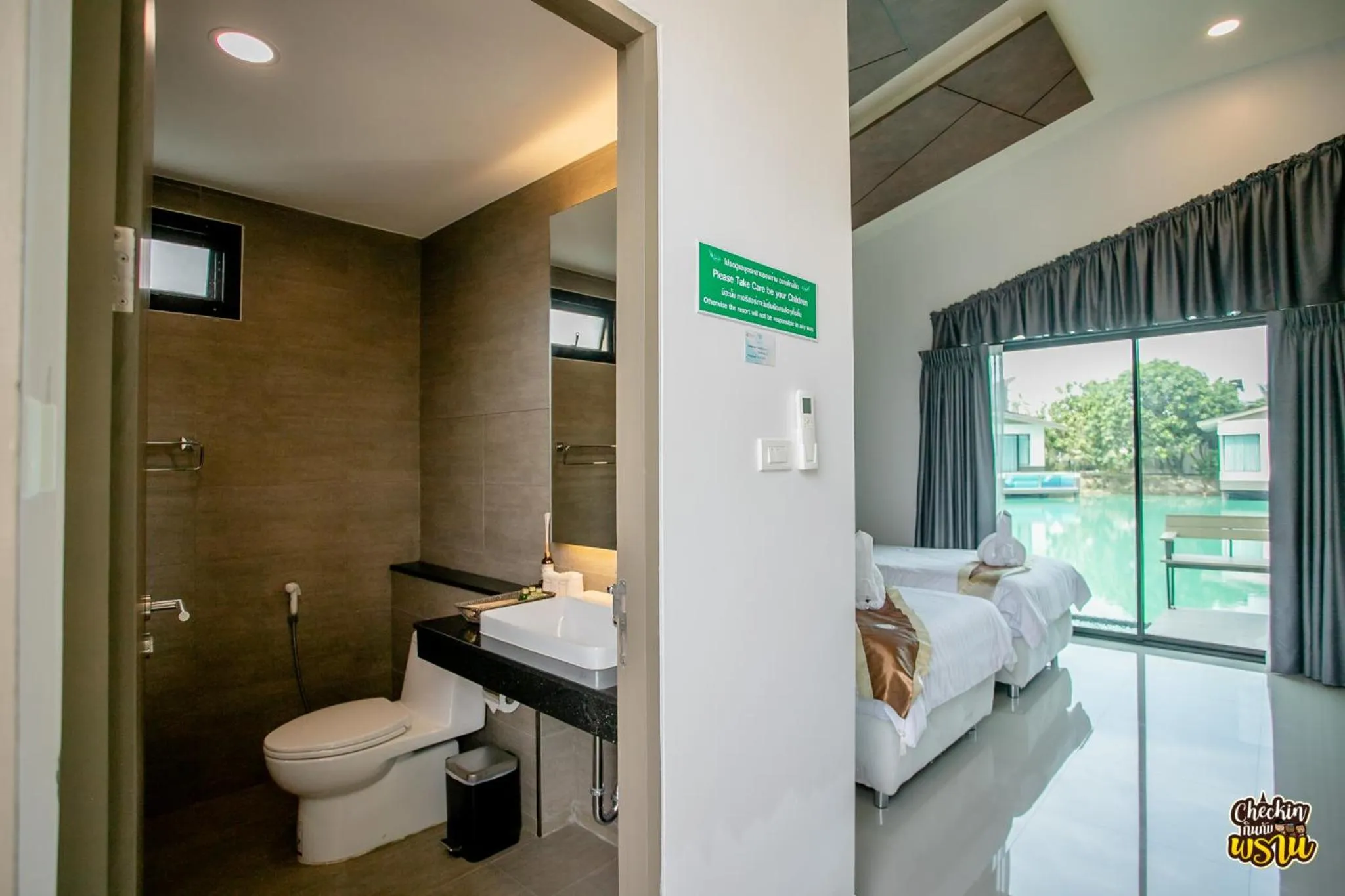 Boat House Boutique Riverside