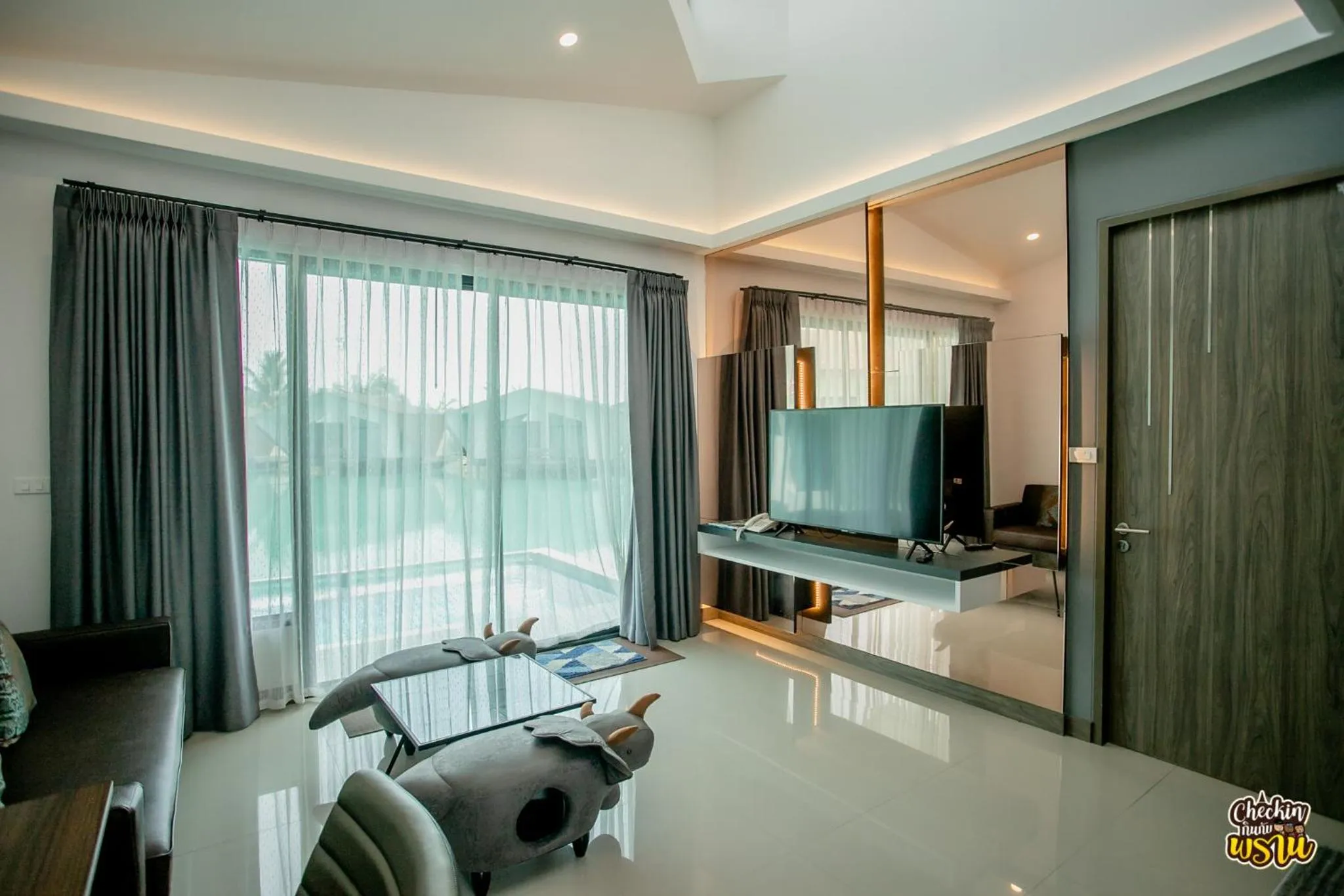 Boat House Boutique Riverside