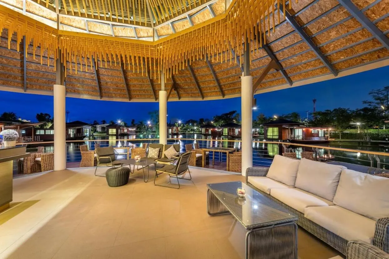 Boat House Boutique Riverside