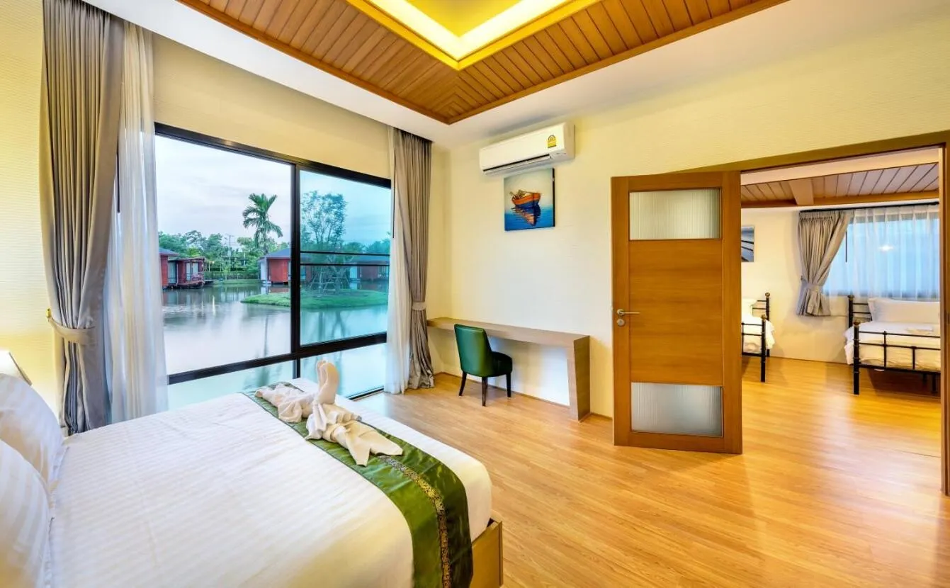 Bed in Boat House Boutique Riverside