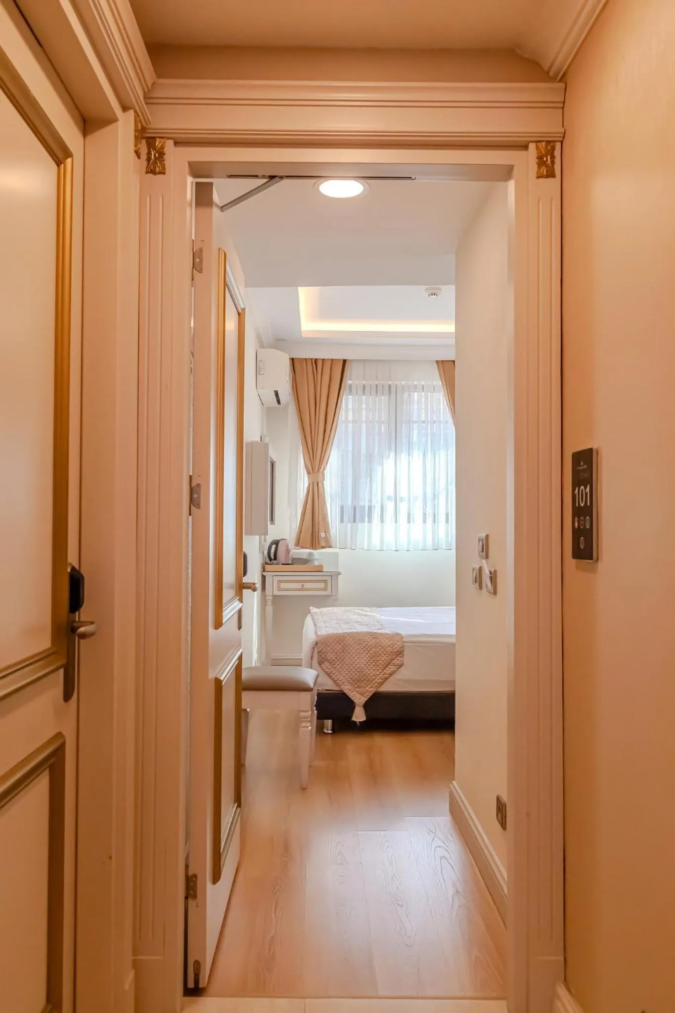 Photo of the whole room, Bed in City Hall Hotel Sultanahmet