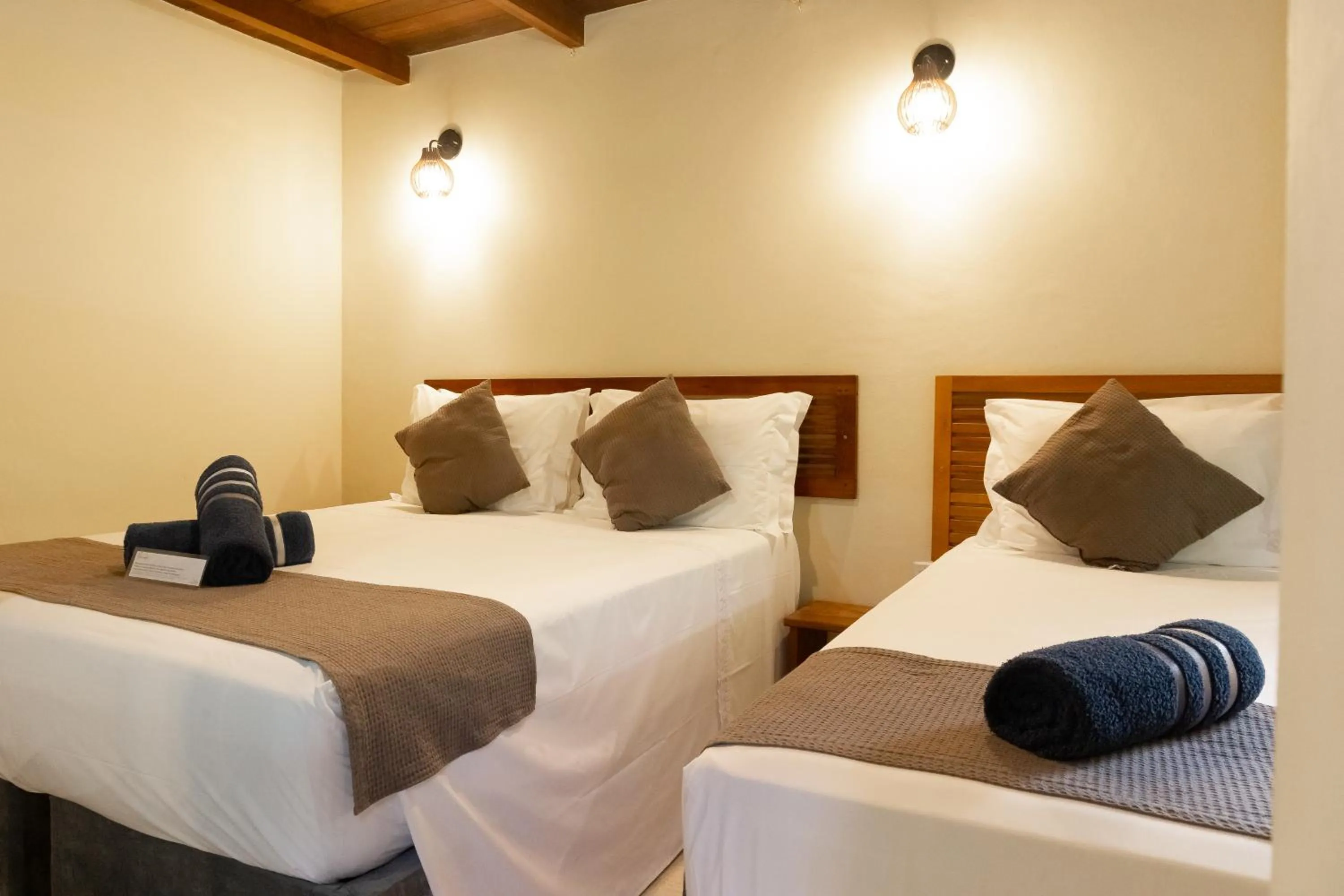 Photo of the whole room, Bed in Hotel Pousada Villa Zena - Frente ao Mar - Pé na areia