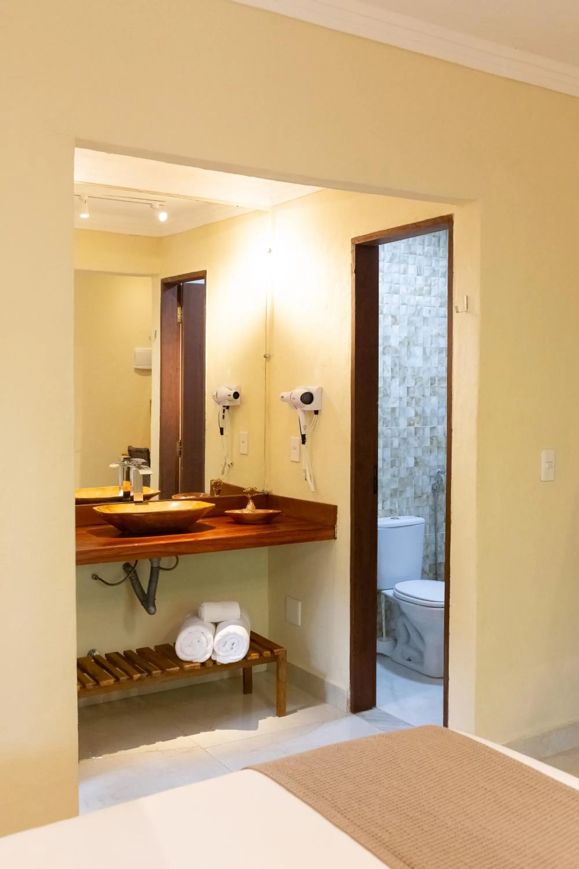 Bathroom, Bed in Hotel Pousada Villa Zena - Frente ao Mar - Pé na areia