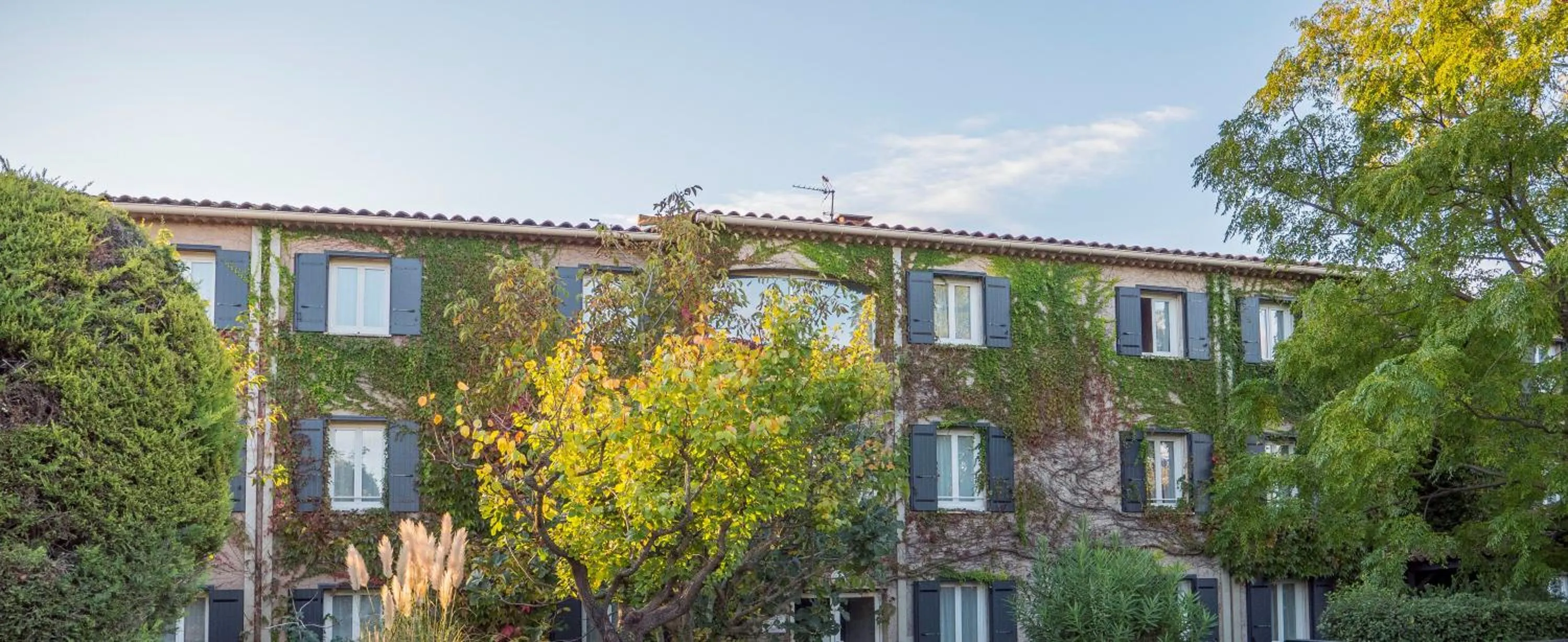 Facade/entrance in Logis Hotel Restaurant Uzès Pont du Gard