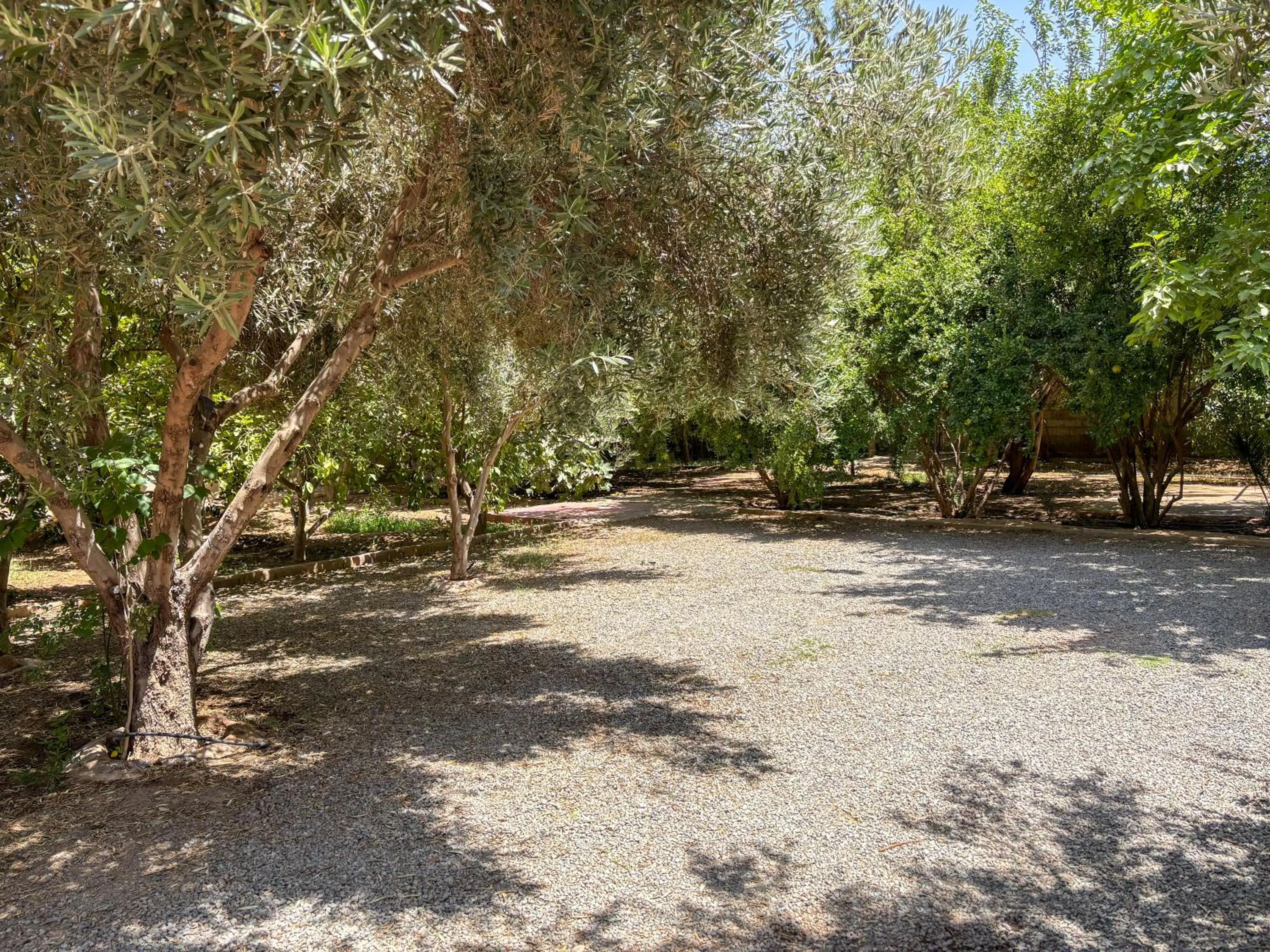 Parking in Le Bleu House