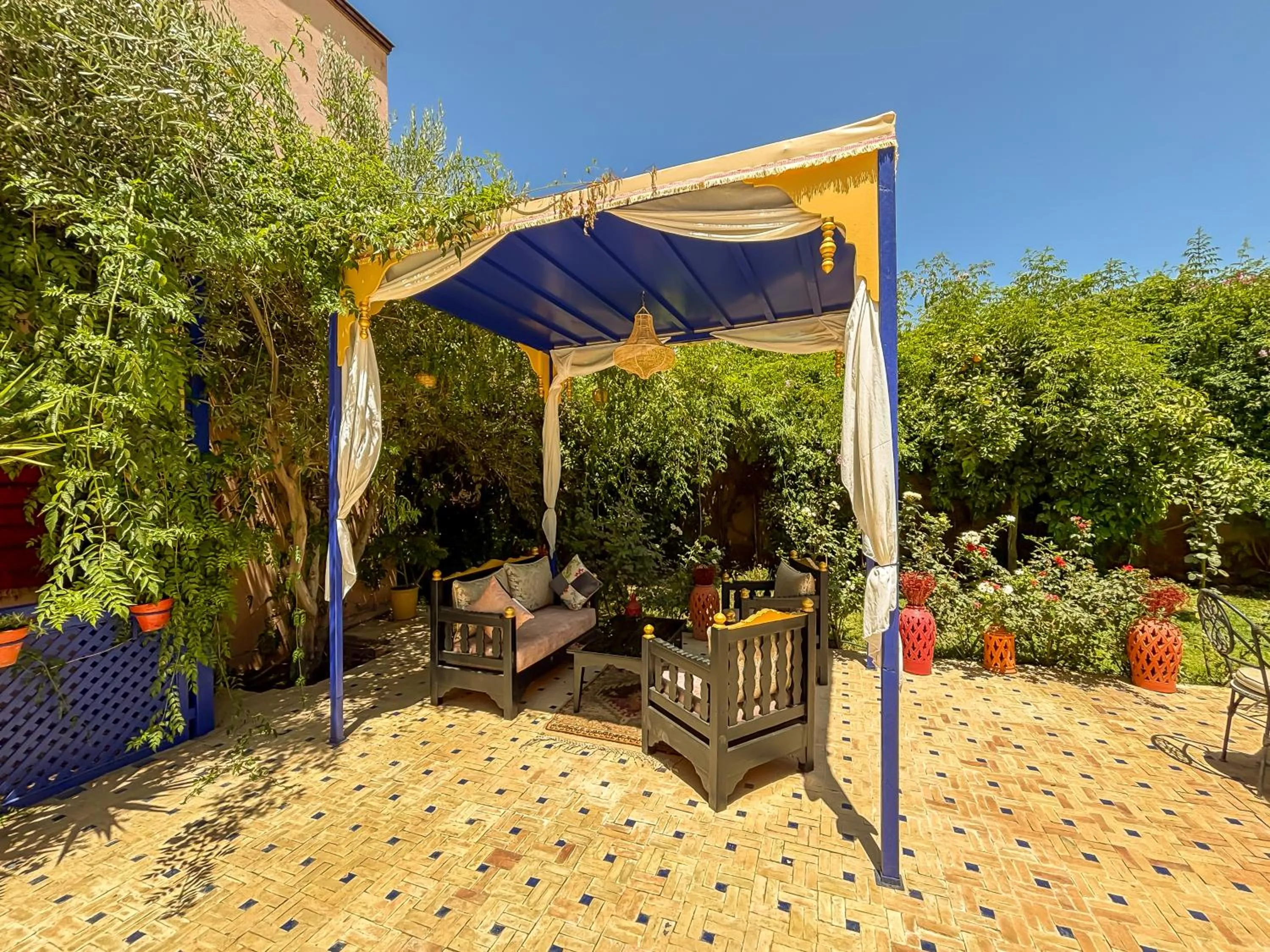 Patio in Le Bleu House