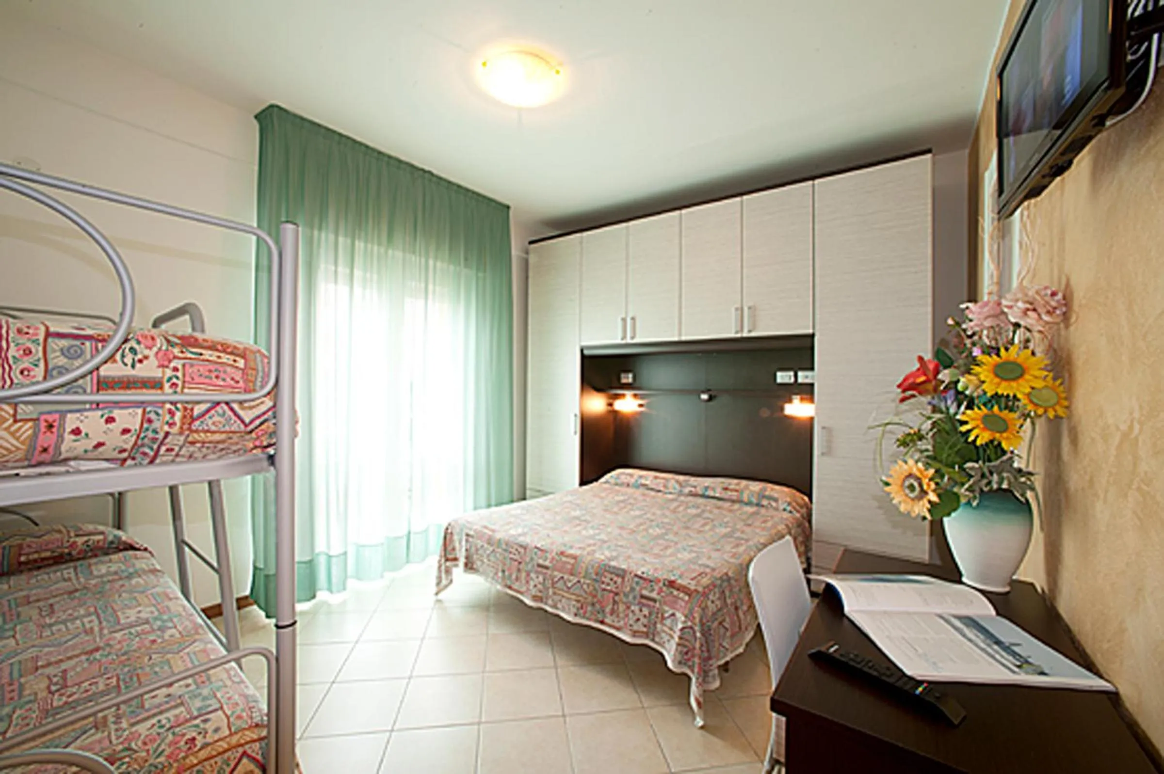 Staff, Bed in Hotel Milano 3S