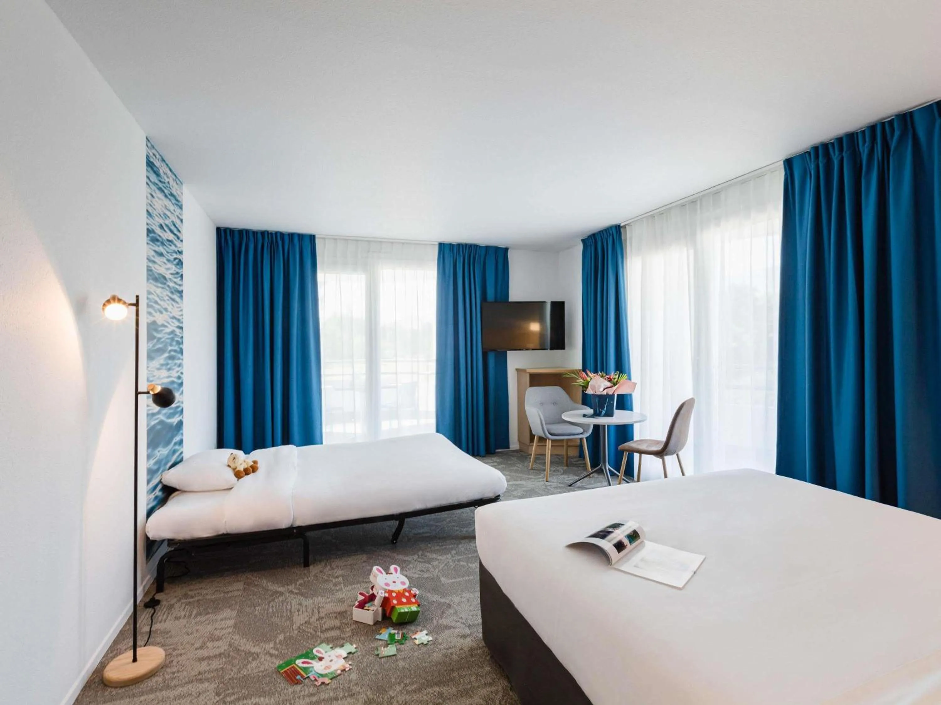 Bedroom, Bed in ibis Styles Aix les Bains Domaine de Marlioz