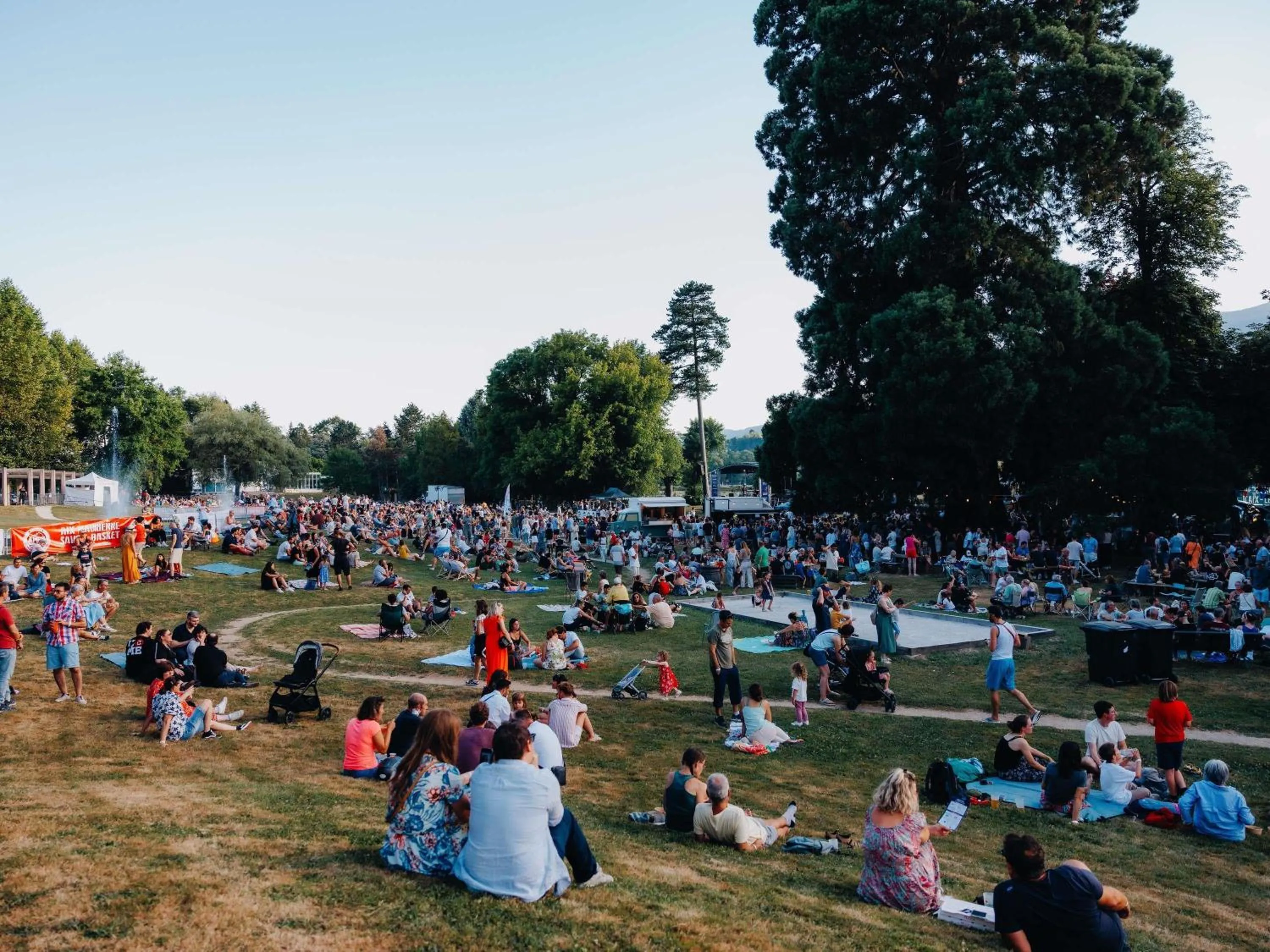 Restaurant/places to eat in ibis Styles Aix les Bains Domaine de Marlioz