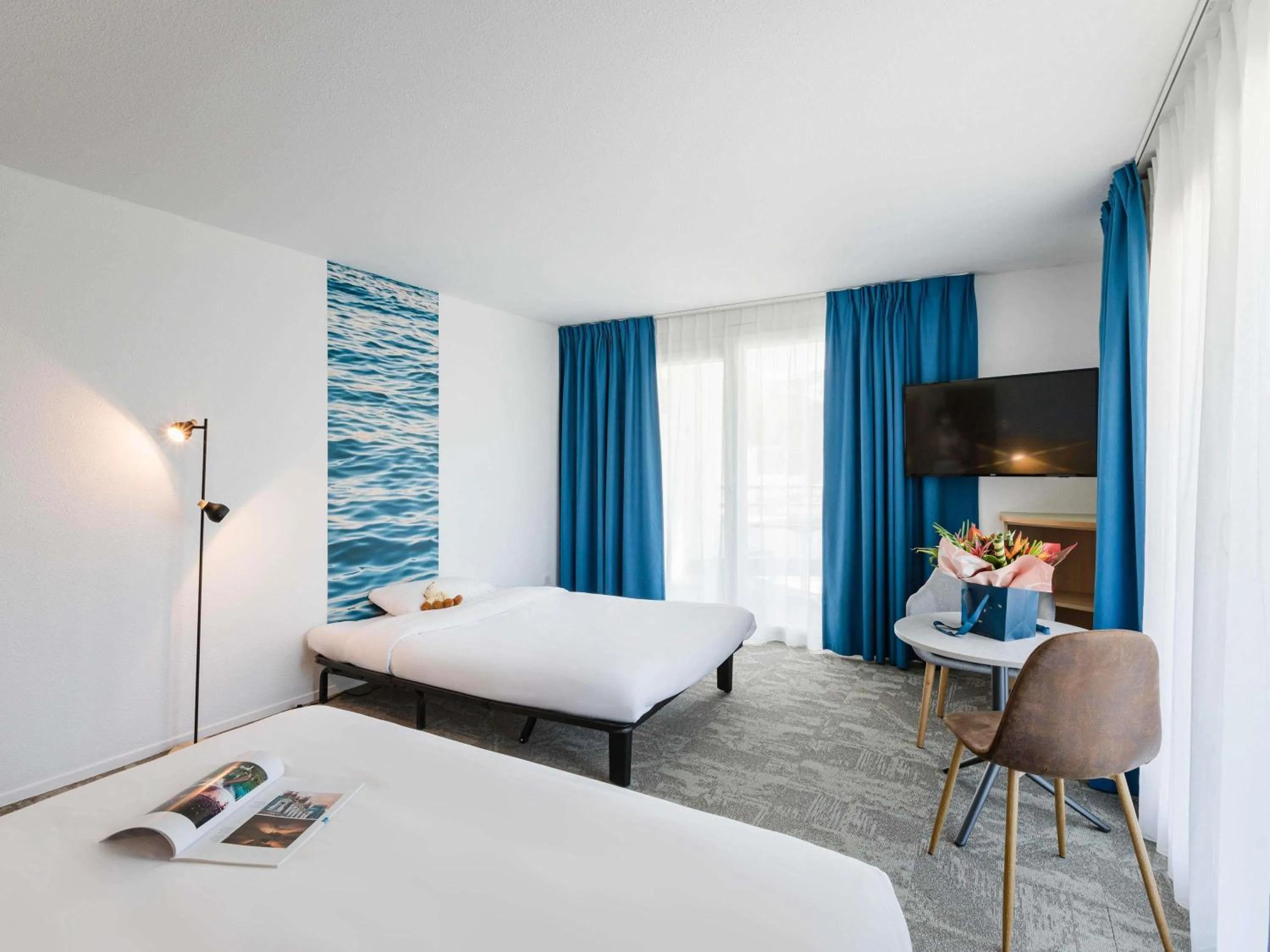 Bedroom, Bed in ibis Styles Aix les Bains Domaine de Marlioz