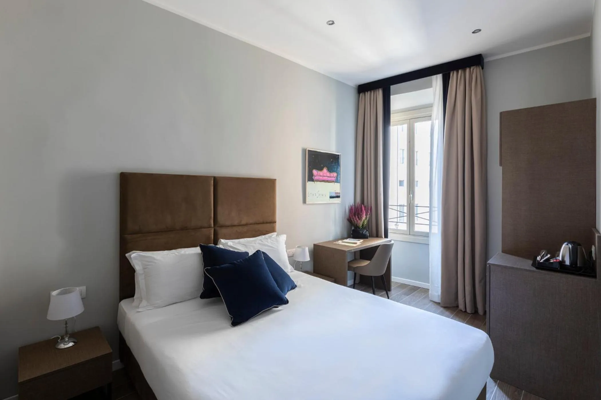 Bed in Giubbonari Suites