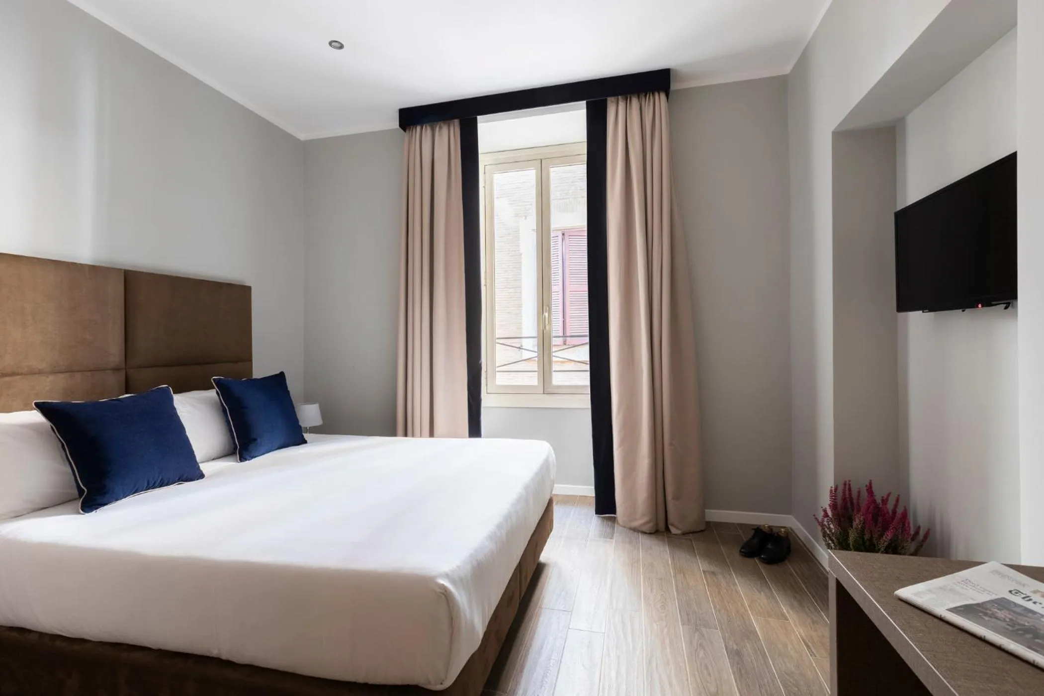 Bed in Giubbonari Suites