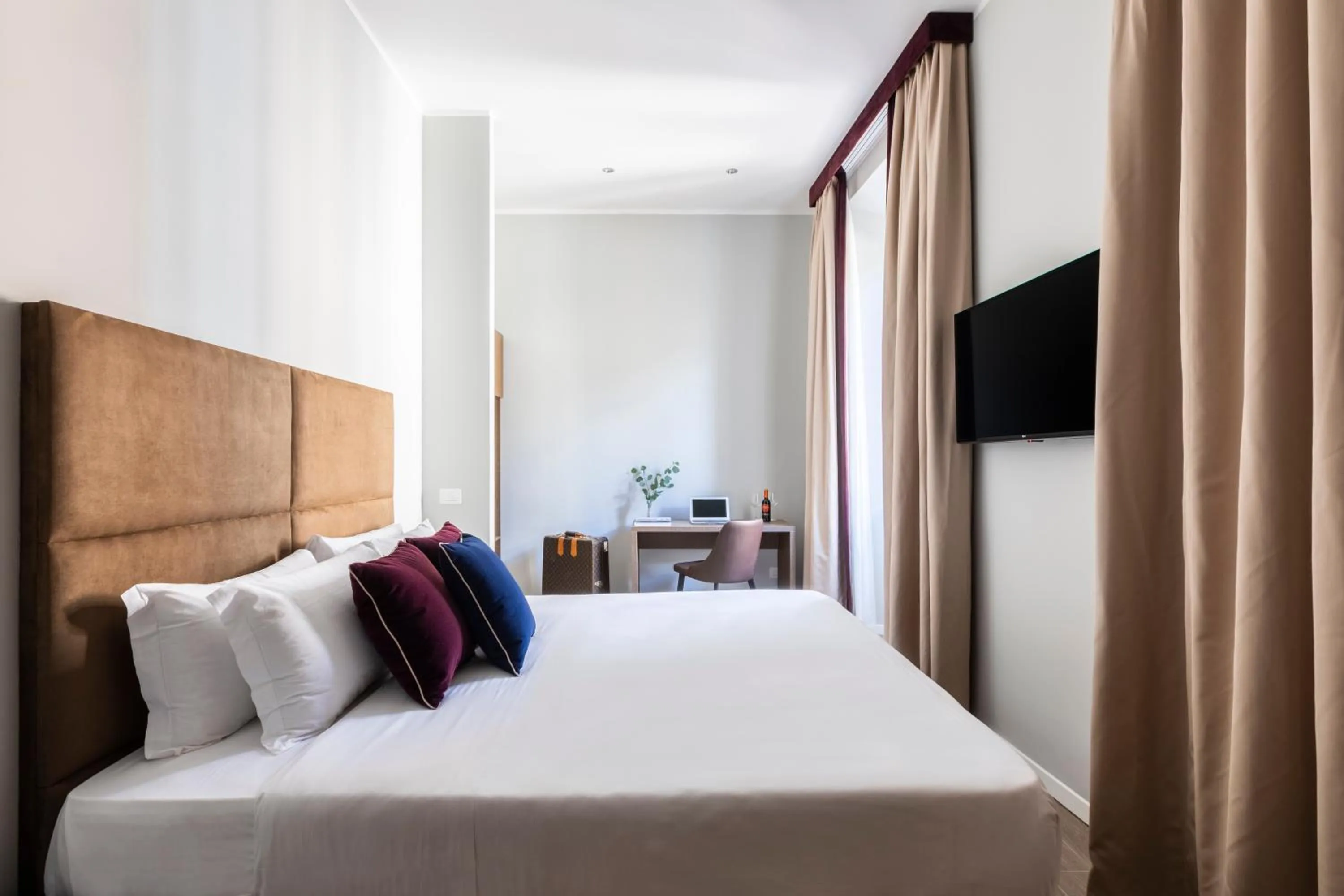 Bed in Giubbonari Suites