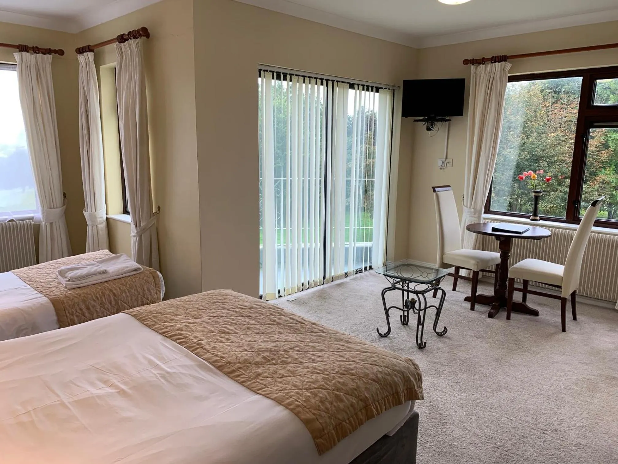 Bedroom, Bed in Fernhill Lodge Carrigaline