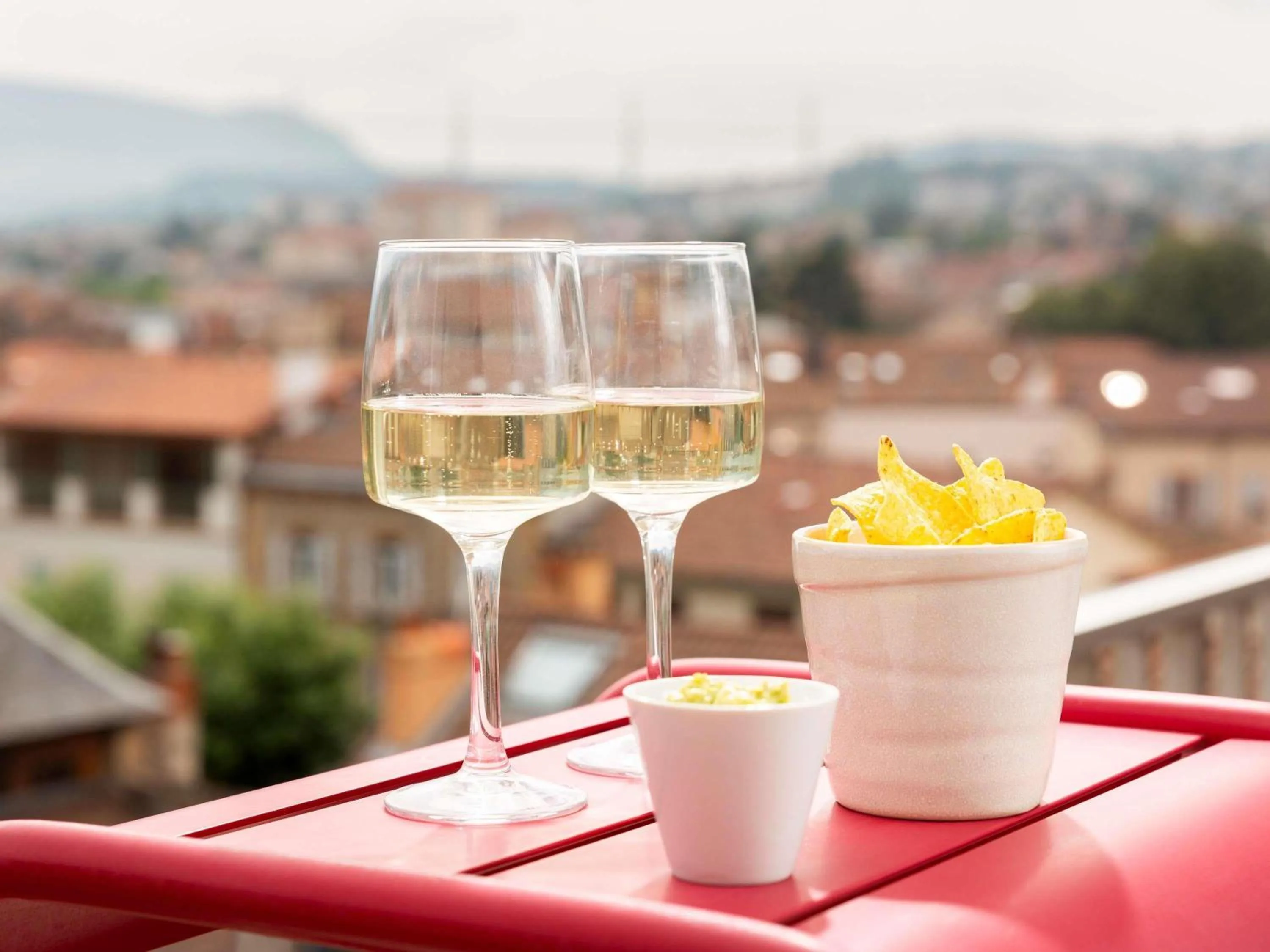 Lounge or bar in Mercure Millau