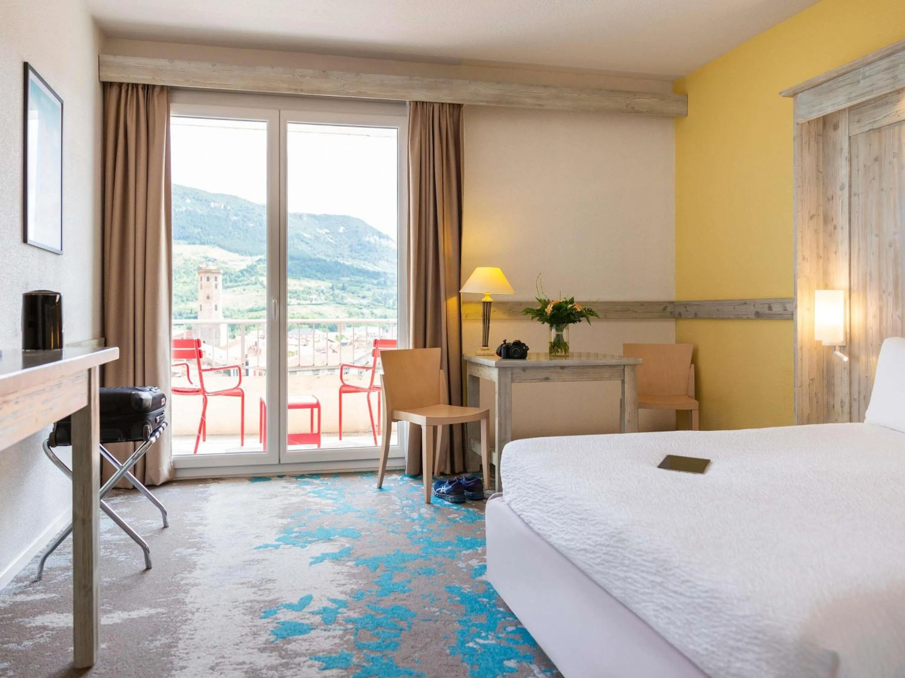 Bedroom, Bed in Mercure Millau