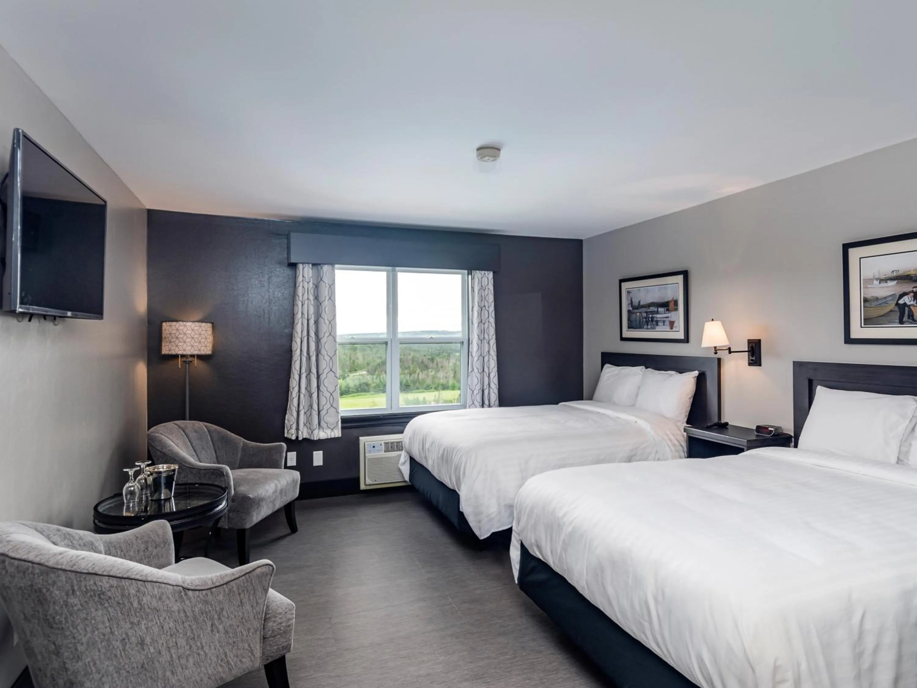 Swimming pool, Bed in The Wilds at Salmonier River