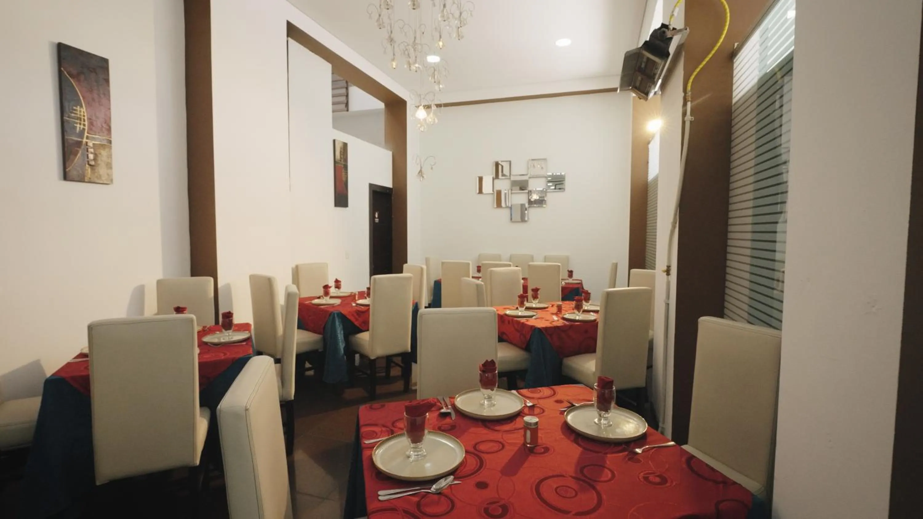 Restaurant/places to eat in Hotel Boutique City Center