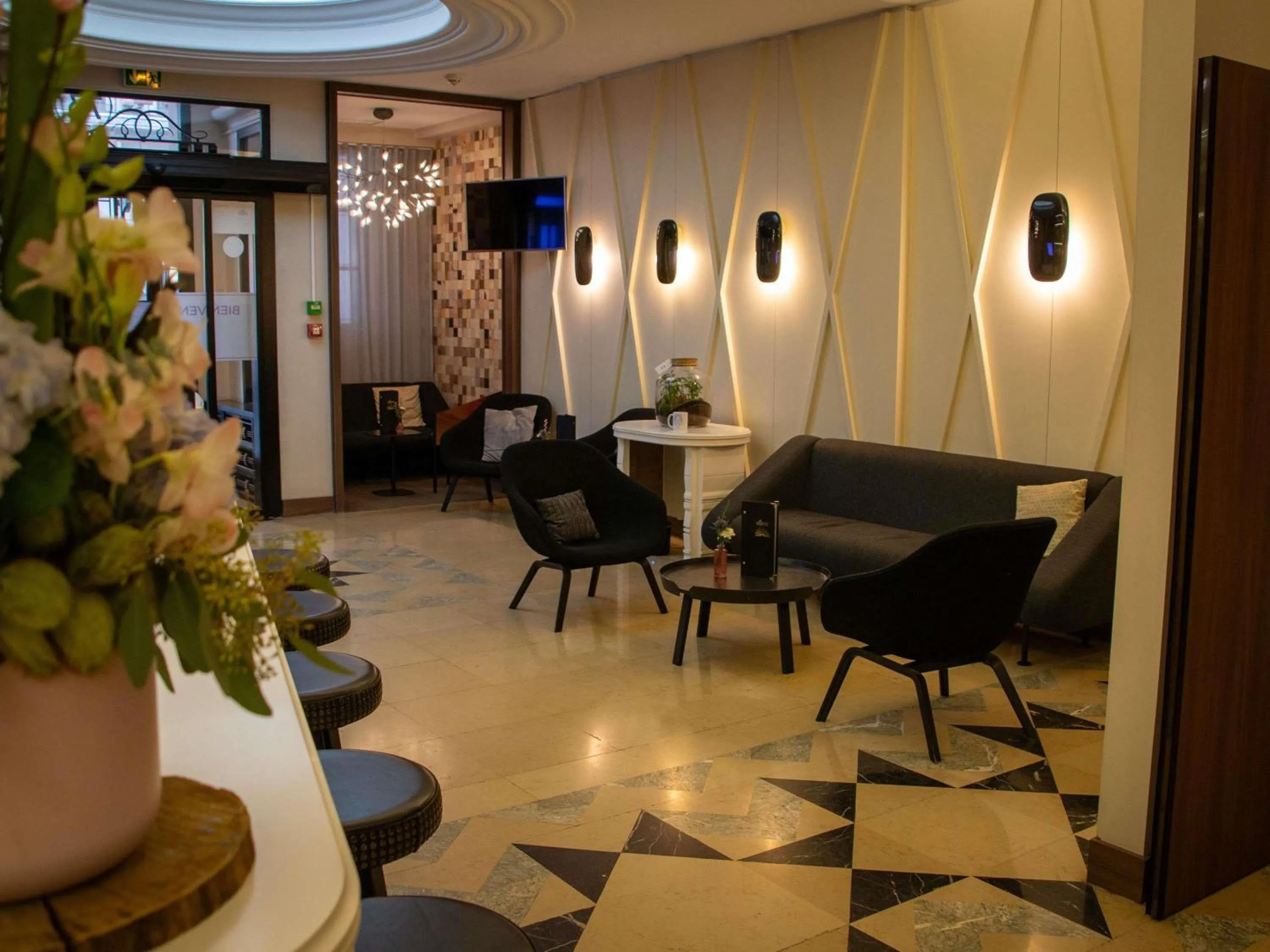 Lounge or bar in Mercure Lyon Centre Beaux-Arts