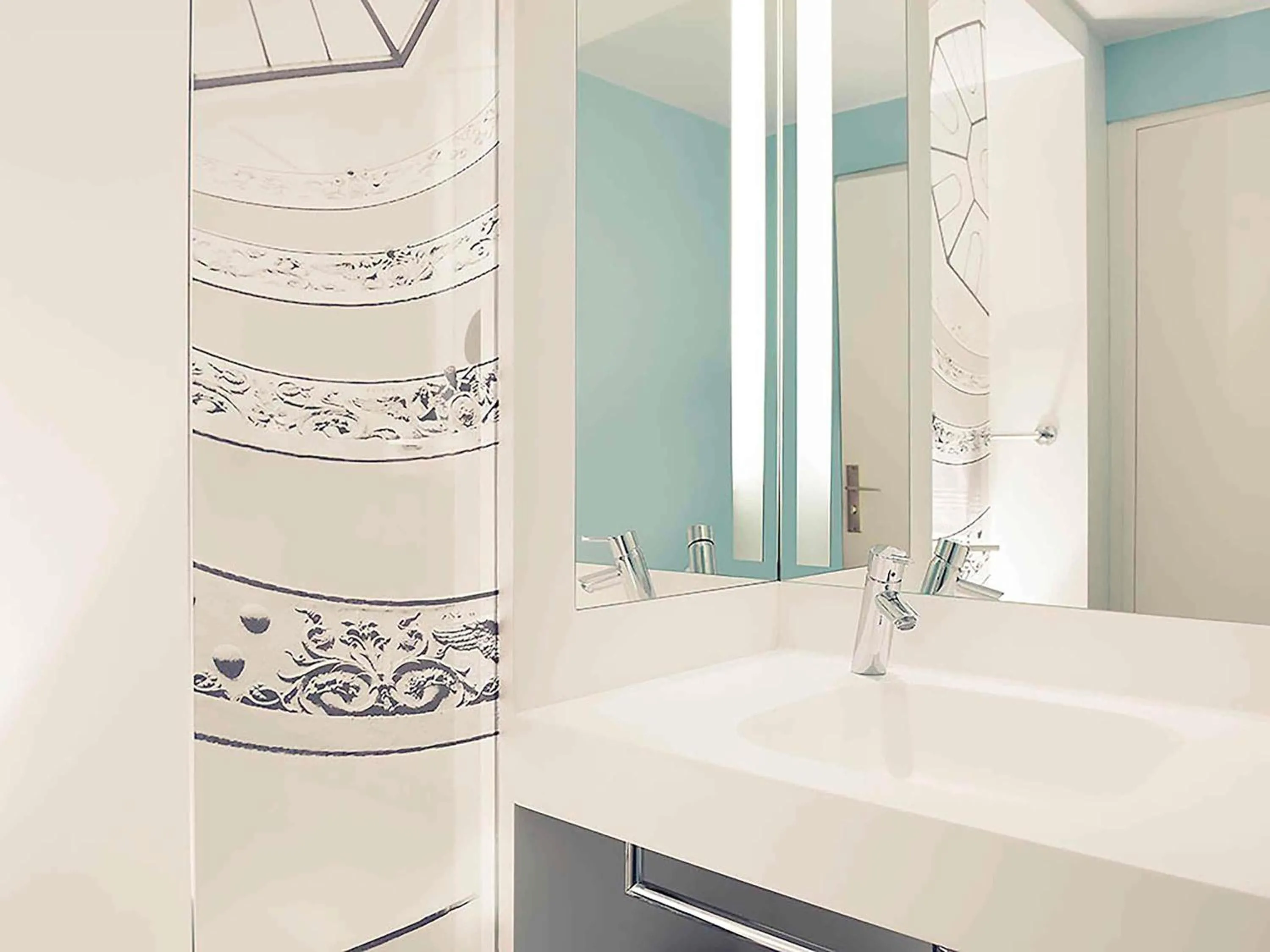 Bedroom in Mercure Lyon Centre Beaux-Arts